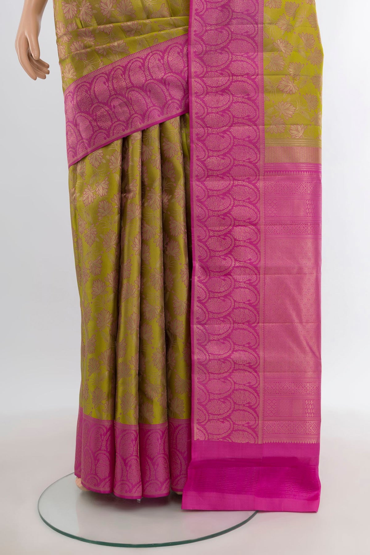 Pleats and pallu of Mehandi Green Kanchipuram Silk Saree with Zari Brocade on the body and Zari Border. 