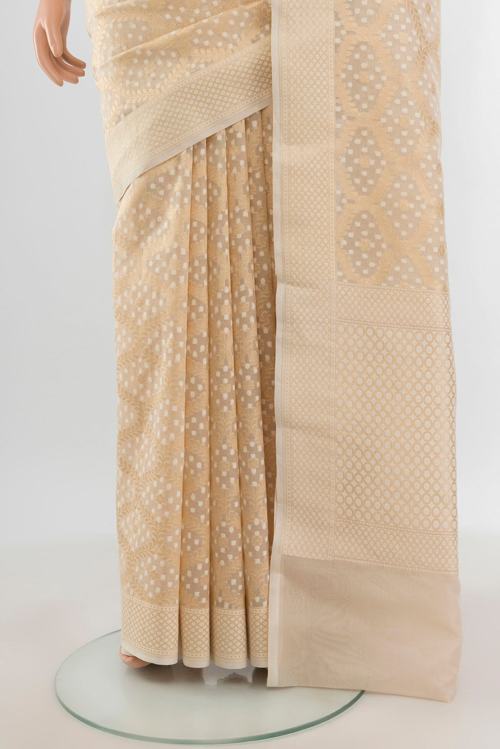 Pleats and pallu of Cream Banarasi Kora Silk Saree with Zari And Thread Butta on the body and Zari Border. 