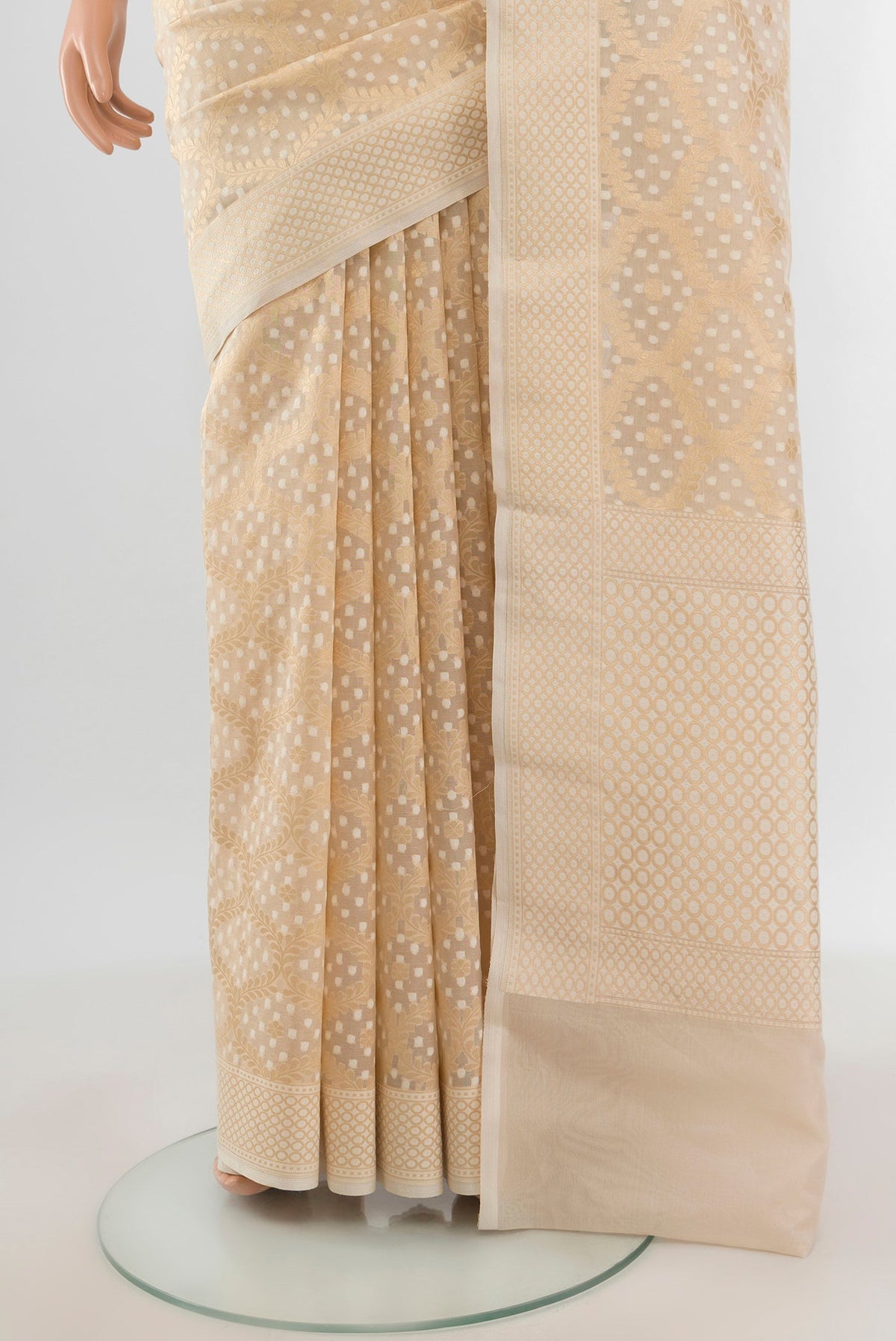 Pleats and pallu of Cream Banarasi Kora Silk Saree with Zari And Thread Butta on the body and Zari Border. 