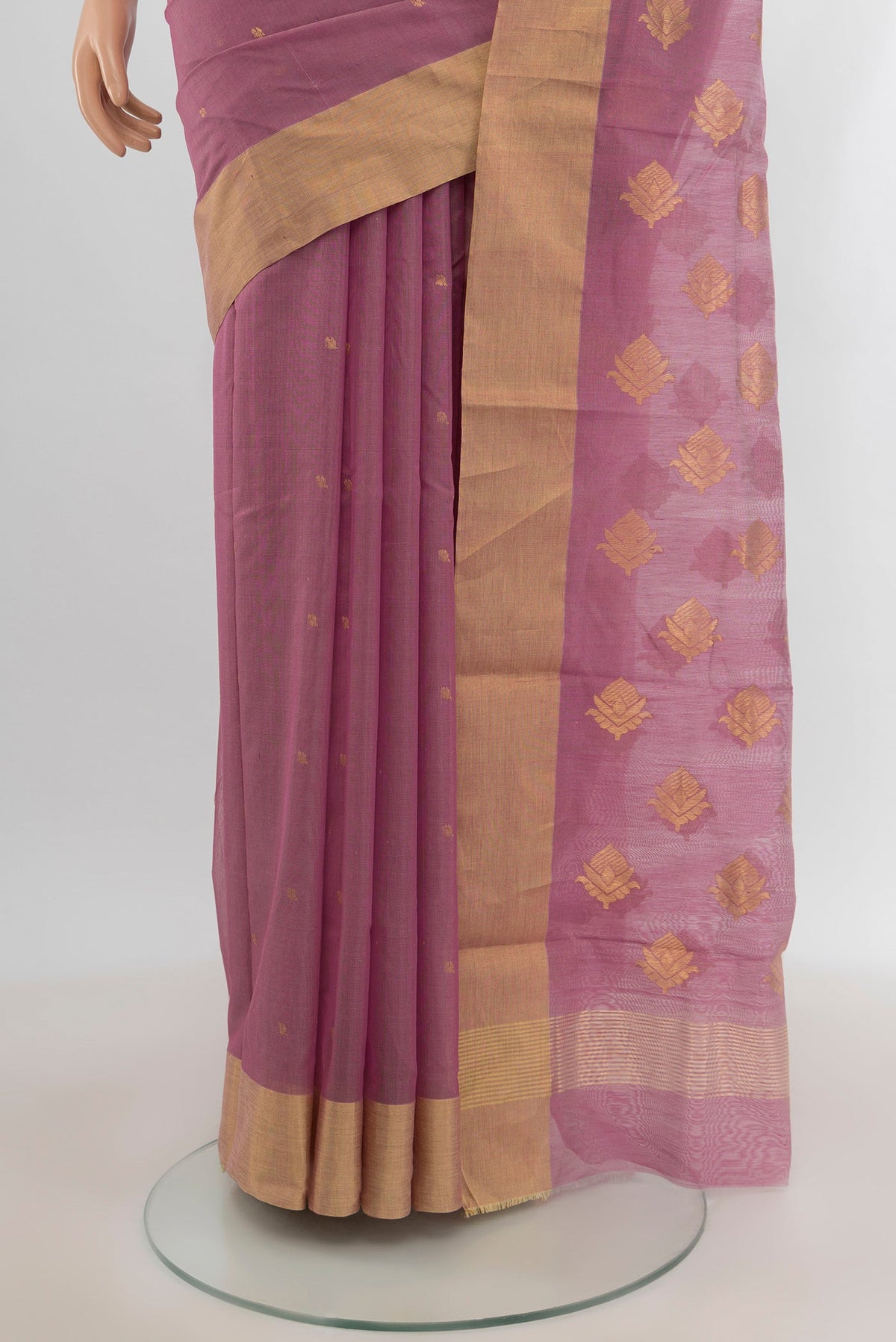 Pleats and pallu of Lavender Chanderi Silk Cotton Saree with Zari Butta on the body and Zari Border. 
