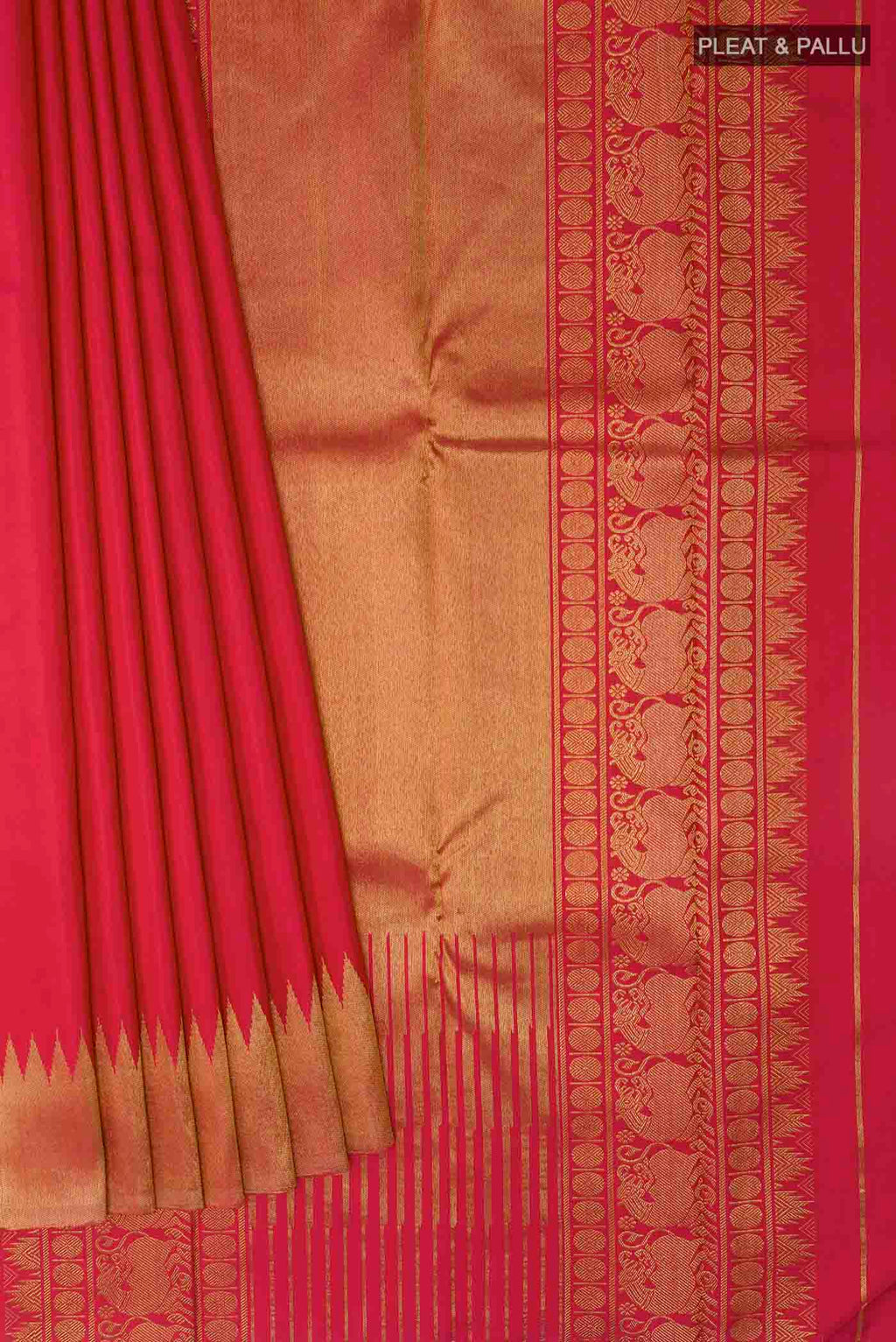 Pleats and pallu of Maroon Kanchipuram Silk Saree with Plain Body and Rising Temple Border
