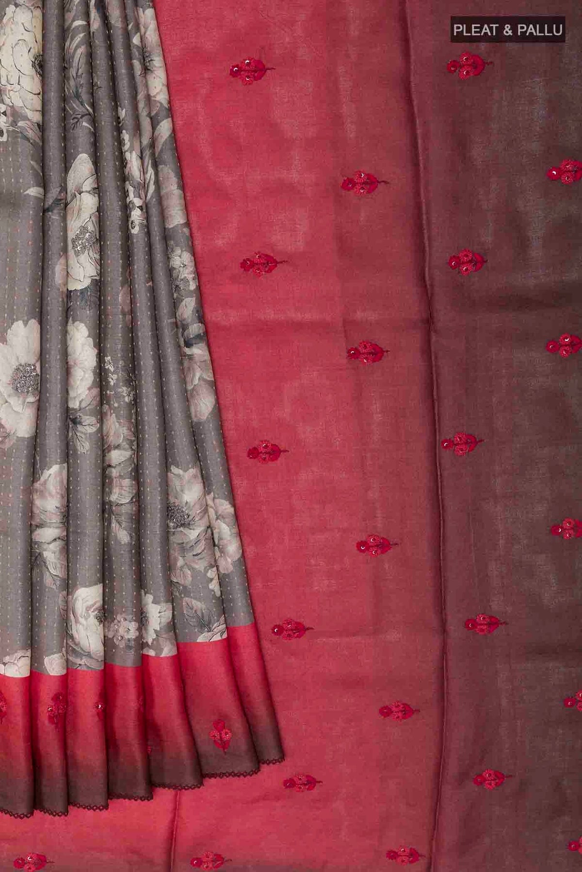 Pleats and pallu of Grey Tussar Saree with Printed design on the body and Thread Border