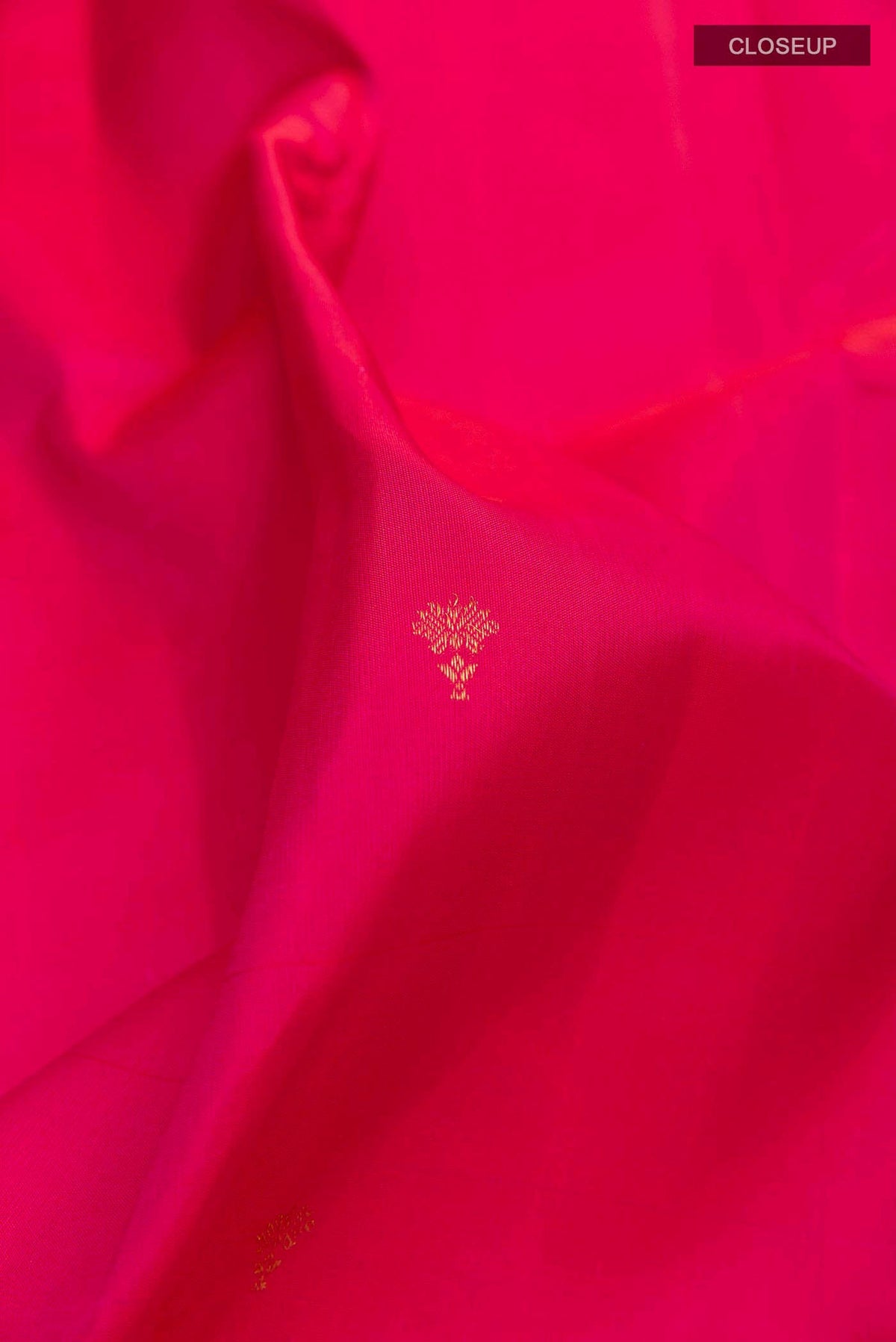 Close up of Pure Silk Pure Zari Pink Dual Tone Kanchipuram Saree with Zari Butta on the body and Zari Border displaying folds