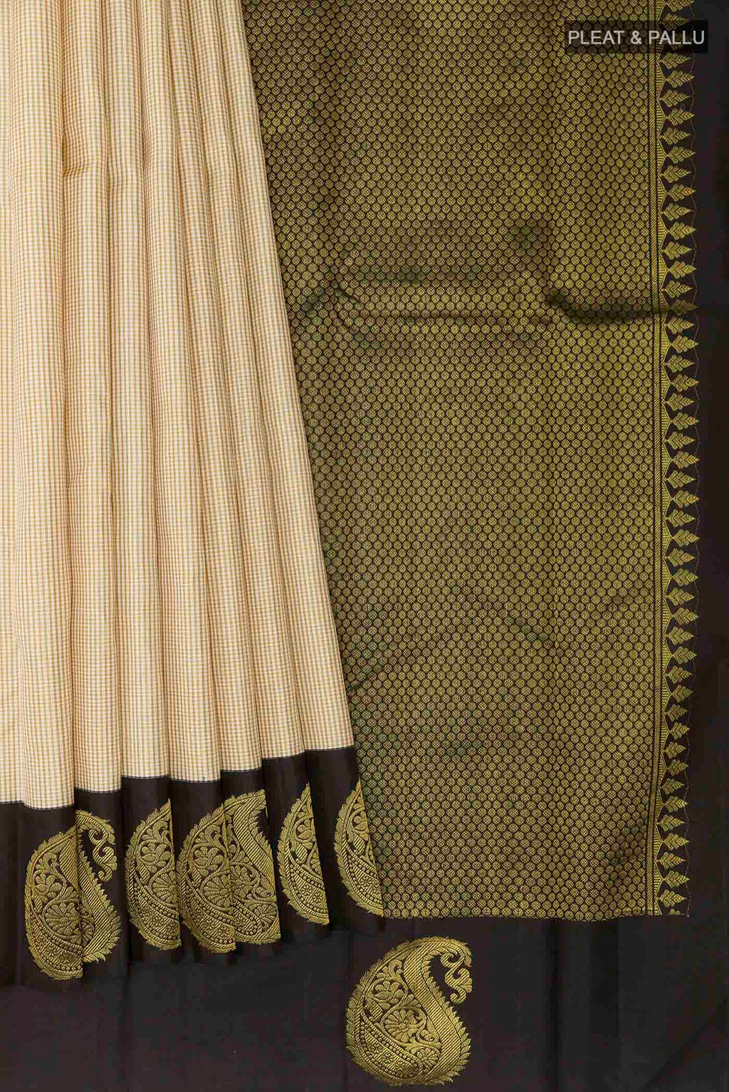 Pleats and pallu of Off White Kanchipuram Silk Saree with Checked design on the body and Zari Border