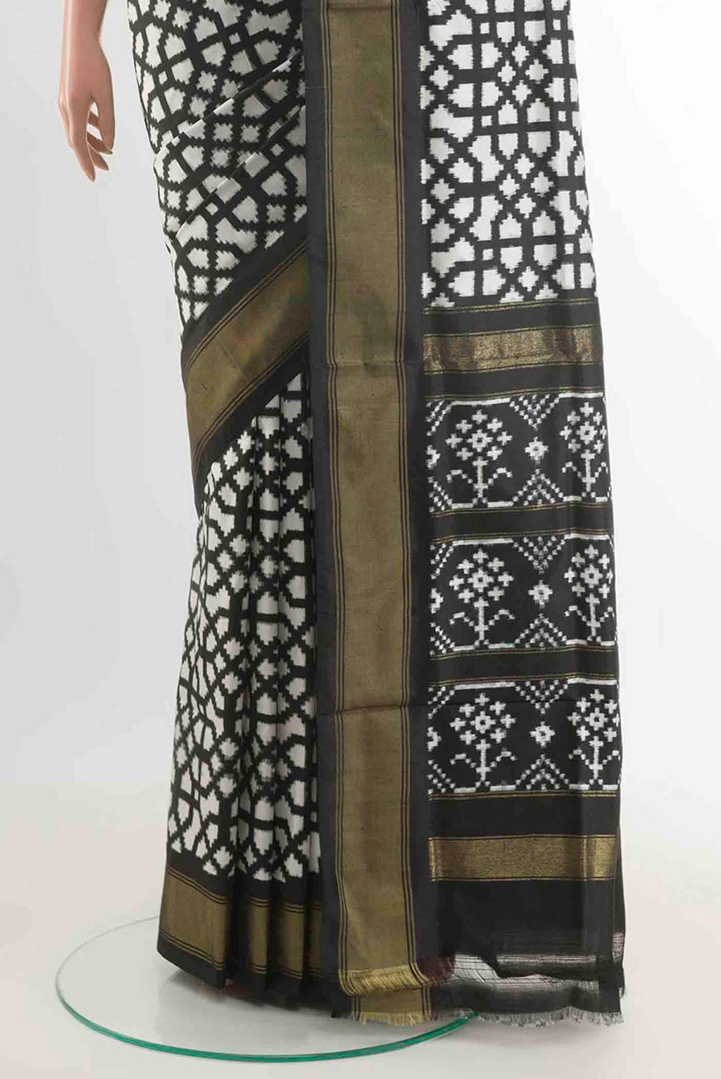 Pleats and pallu of Off White Pochampally Silk Saree with Pure Ikat on the body and Zari Border
