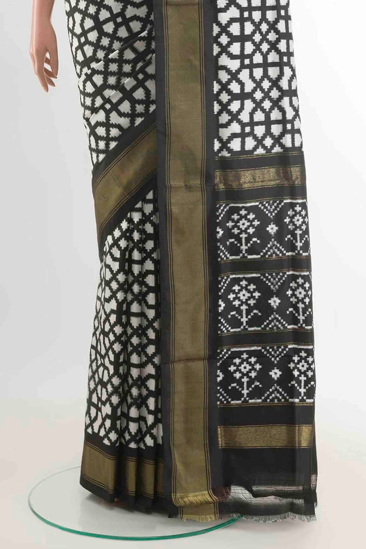 Pleats and pallu of Off White Pochampally Silk Saree with Pure Ikat on the body and Zari Border
