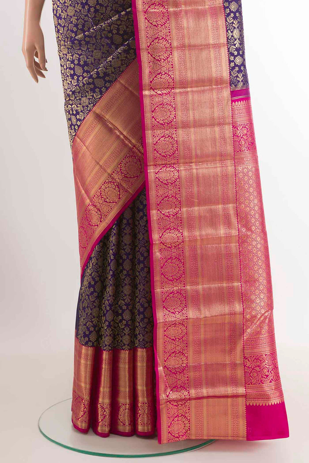 Pleats and pallu of Dark Blue Kanchipuram Silk Saree with Zari Brocade on the body and Zari Border. 