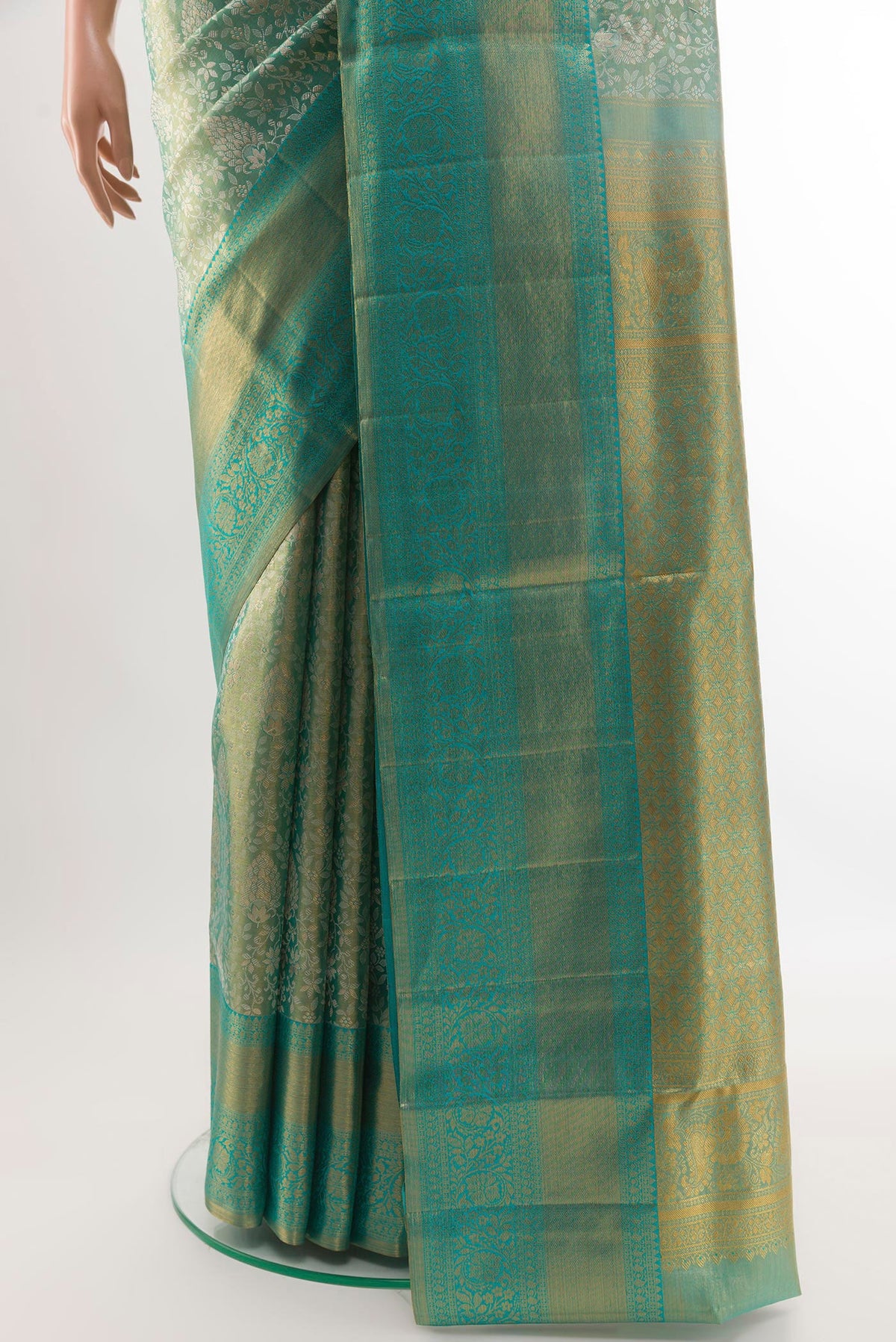 Pleats and pallu of Sea Green Kanjivaram Tissue Silk Saree with Zari Brocade on the body and Zari Border. 