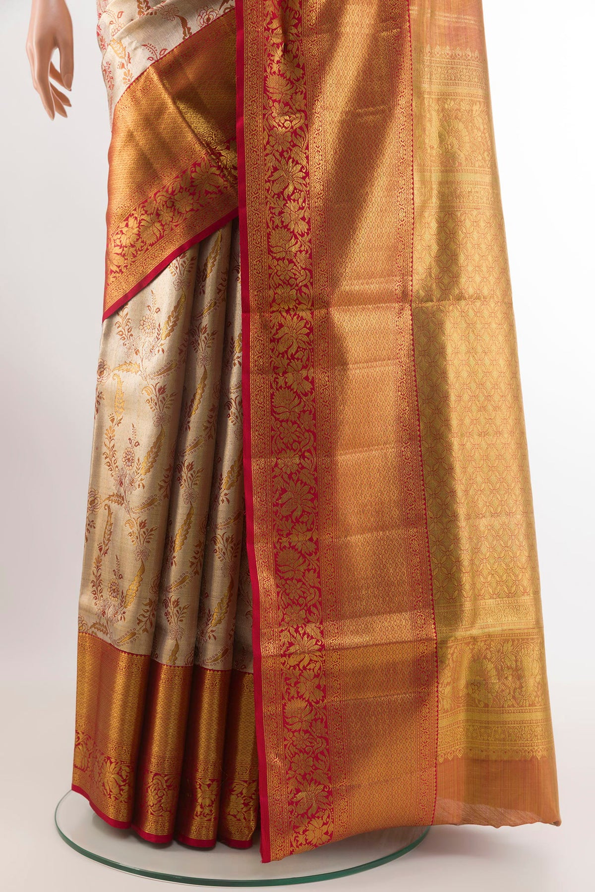 Pleats and pallu of Silver Dual Tone Kanjivaram Tissue Silk Saree with Zari Brocade on the body and Zari Border. 