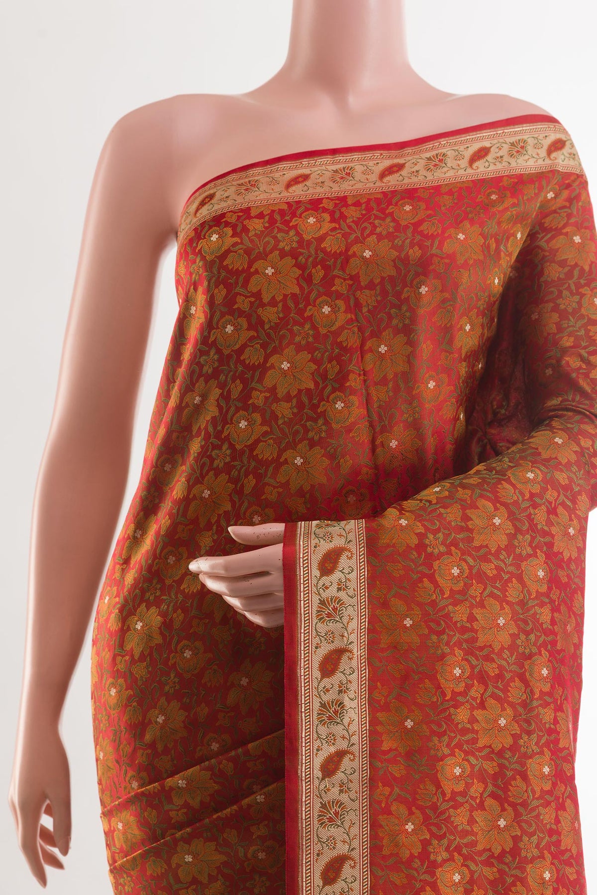 Border image of Red Banarasi Tanchoi Silk Saree with Jacquard With Zari Butta on the body and Zari Border. 
