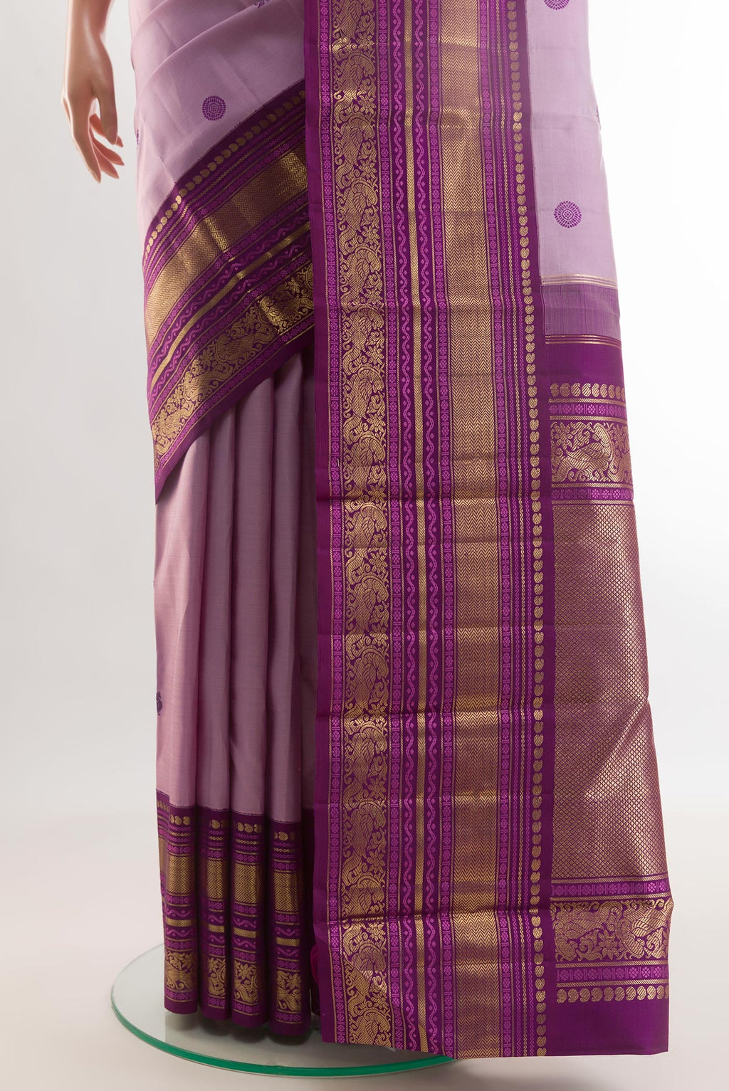 Pleats and pallu of Lavender Kanchipuram Silk Saree with Thread Butta on the body and Zari Border. 
