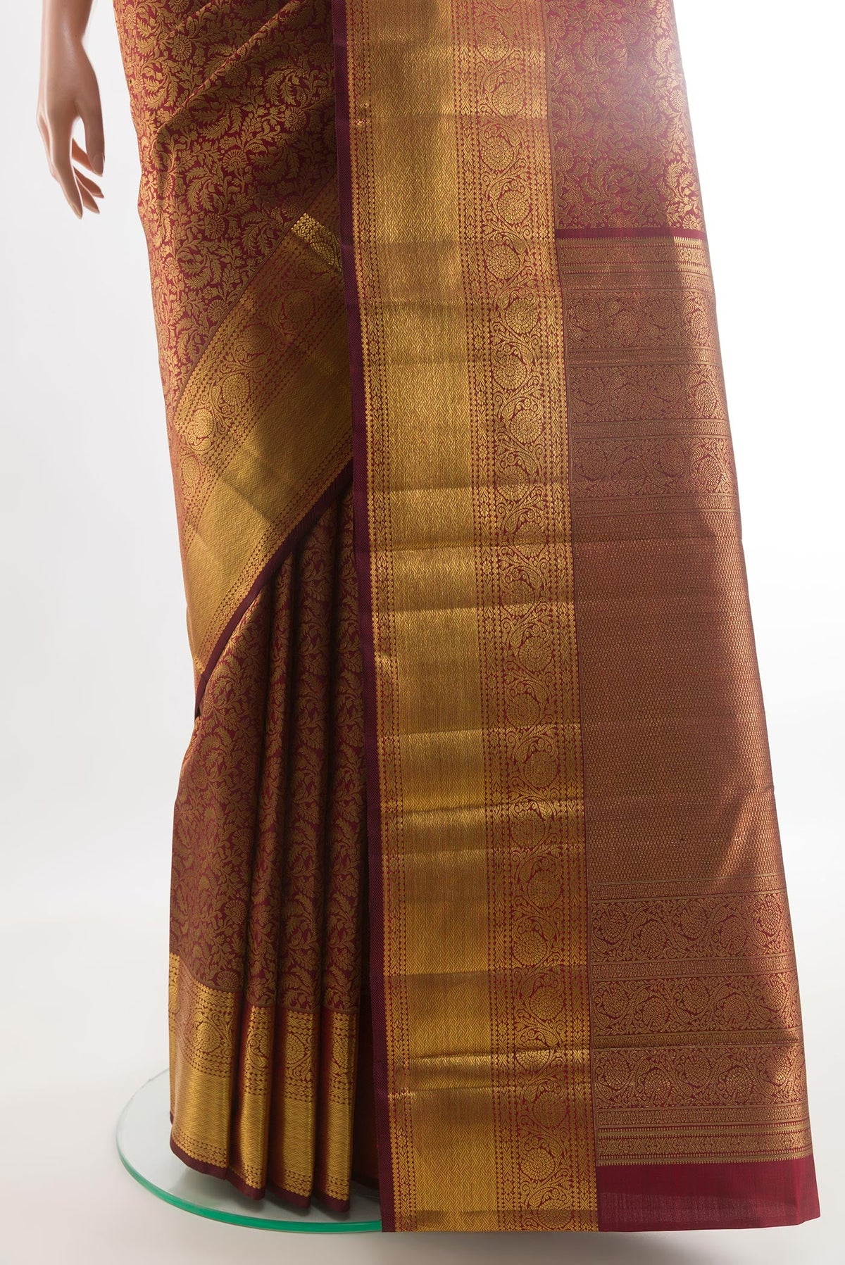 Pleats and pallu of Maroon Kanchipuram Silk Saree with Zari Brocade on the body and Zari Border. 