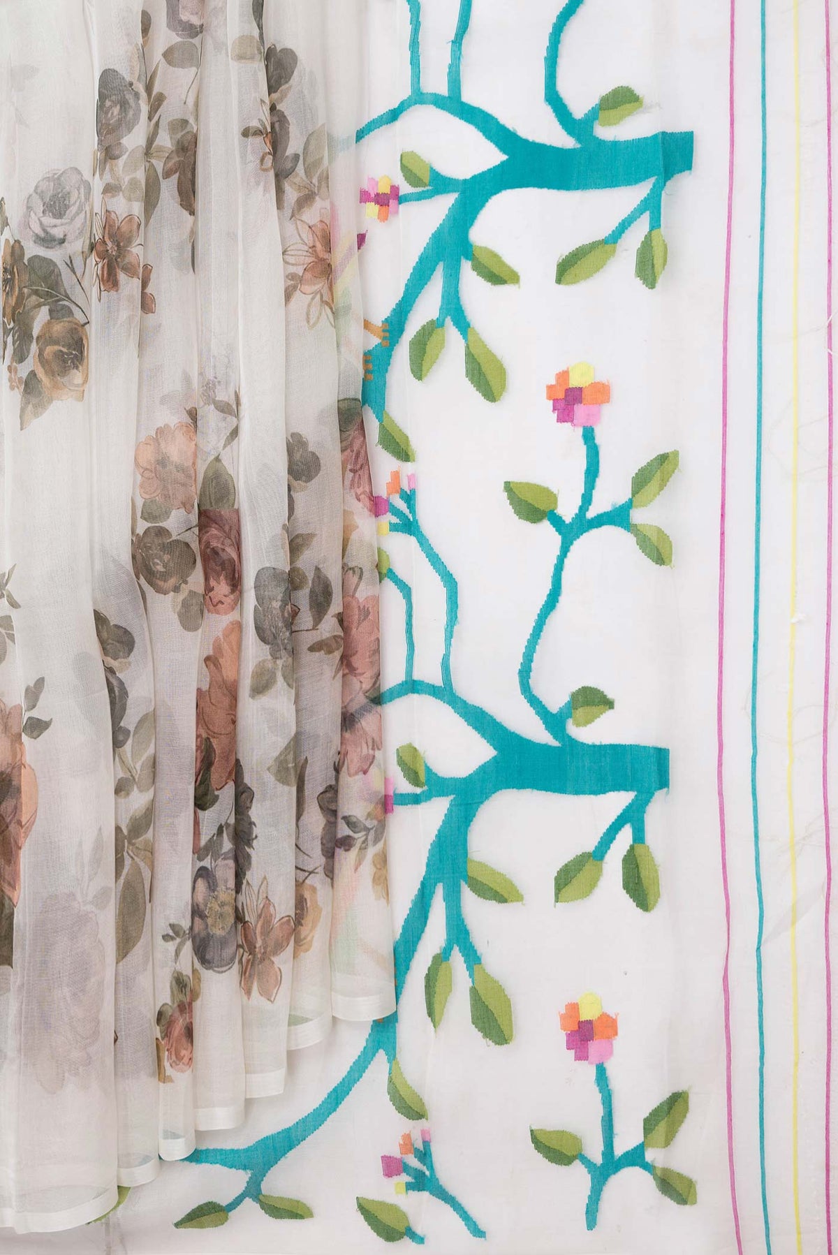 Pleats and pallu of Off White Dual Tone Linen Saree with Printed design on the body and Without Border