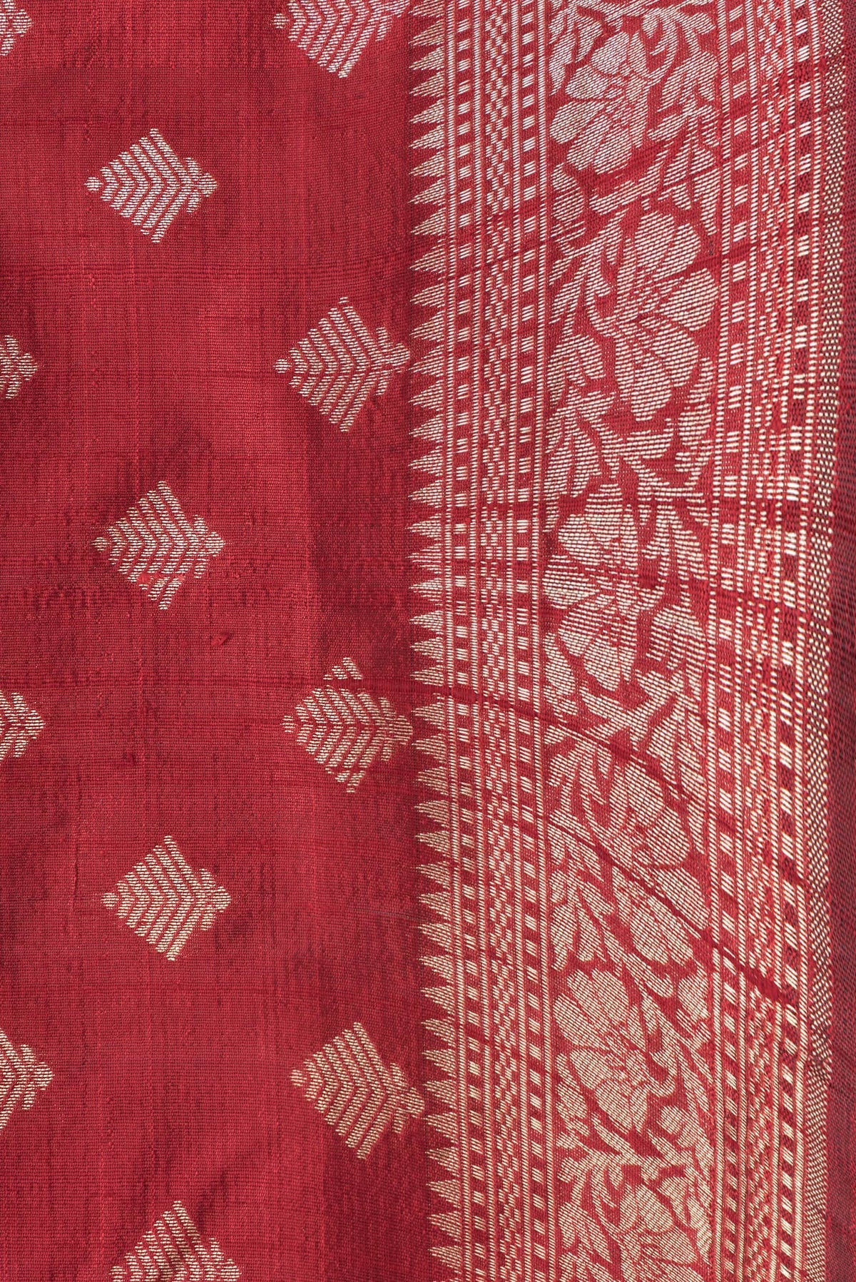 Border image of Maroon Dual Tone Raw Silk Saree with Zari Butta on the body and Zari Border. 