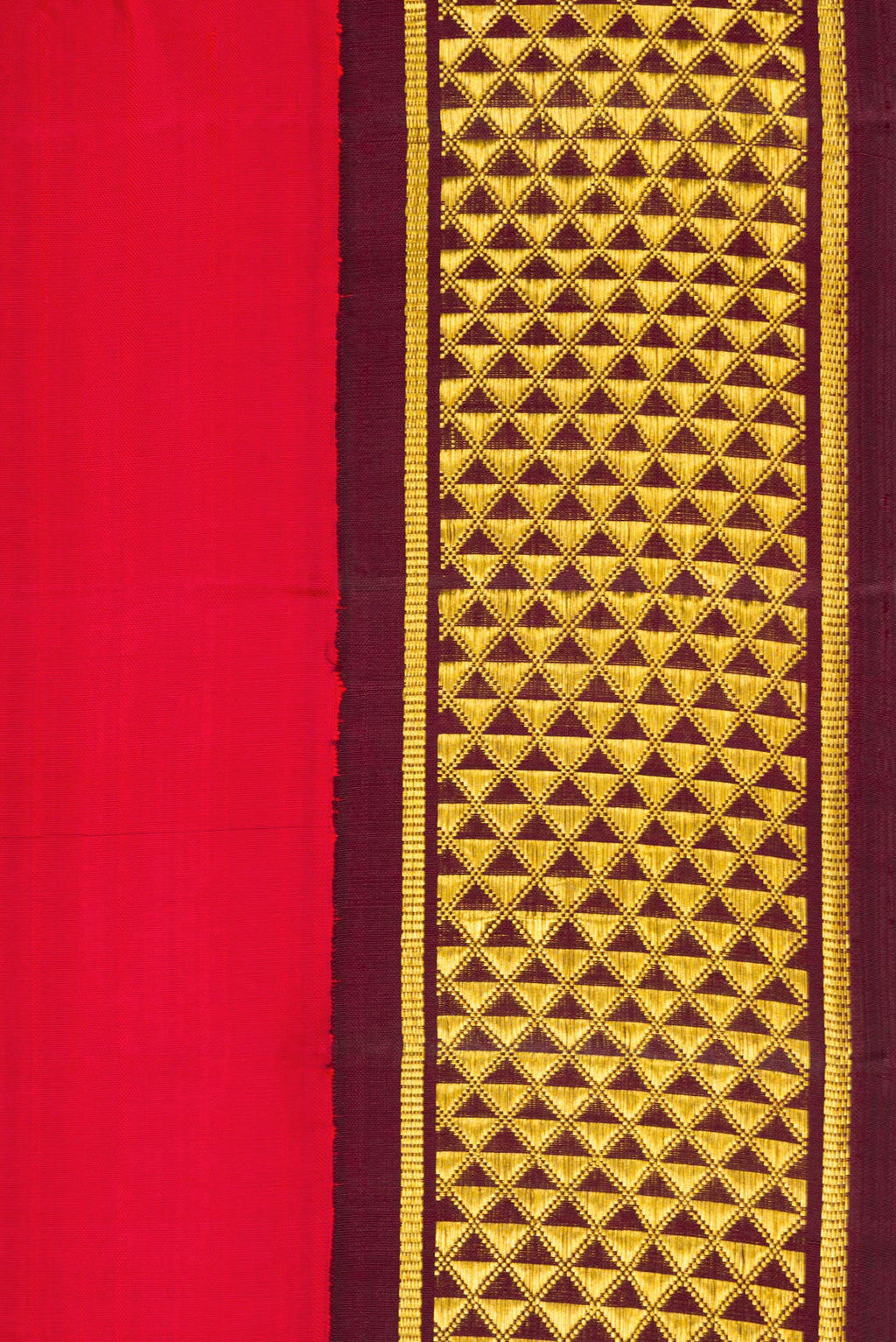Border image of Pure Silk Pure Zari Red Dual Tone Kanjivaram Nine Yards Saree with Plain Body and Zari Border. 