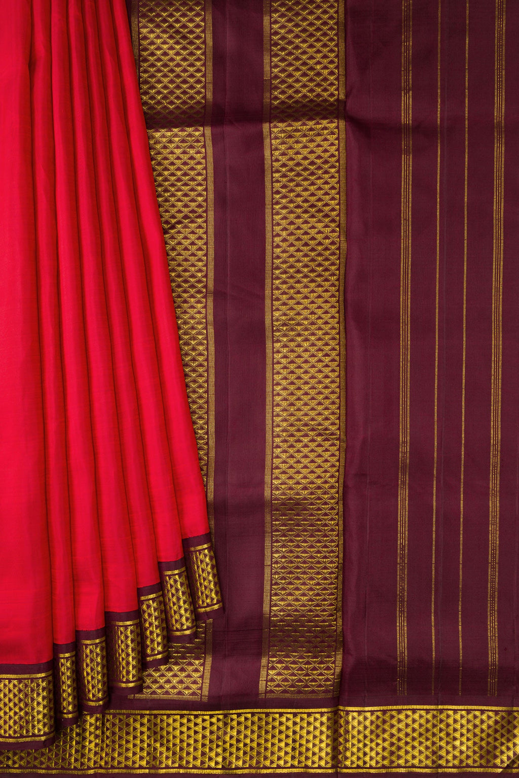 Pleats and pallu of Pure Silk Pure Zari Red Dual Tone Kanjivaram Nine Yards Saree with Plain Body and Zari Border. 