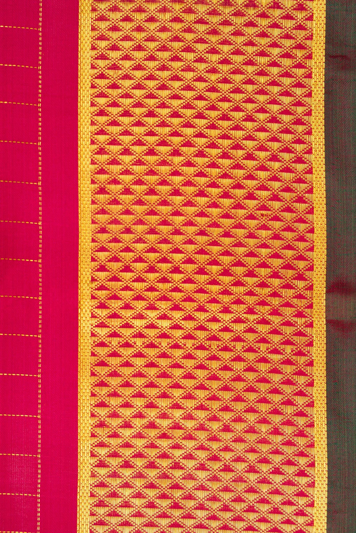 Border image of Maroon Dual Tone Kanchipuram Silk Nine Yards Saree with Checked design on the body and Zari Border. 