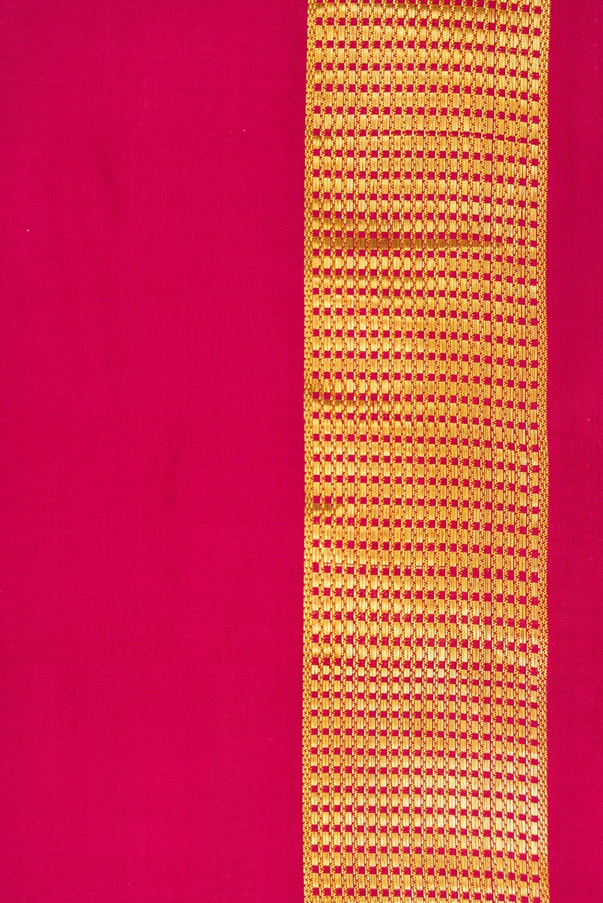 Border image of Dark Mauve Dual Tone Kanchipuram Silk Nine Yards Saree with Plain Body and Zari Border. 