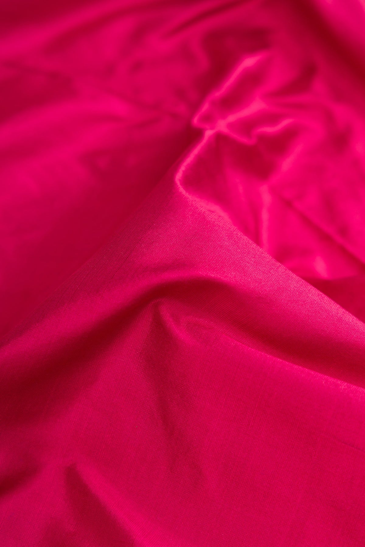 Close up of Dark Mauve Dual Tone Kanchipuram Silk Nine Yards Saree with Plain Body and Zari Border.  displaying folds