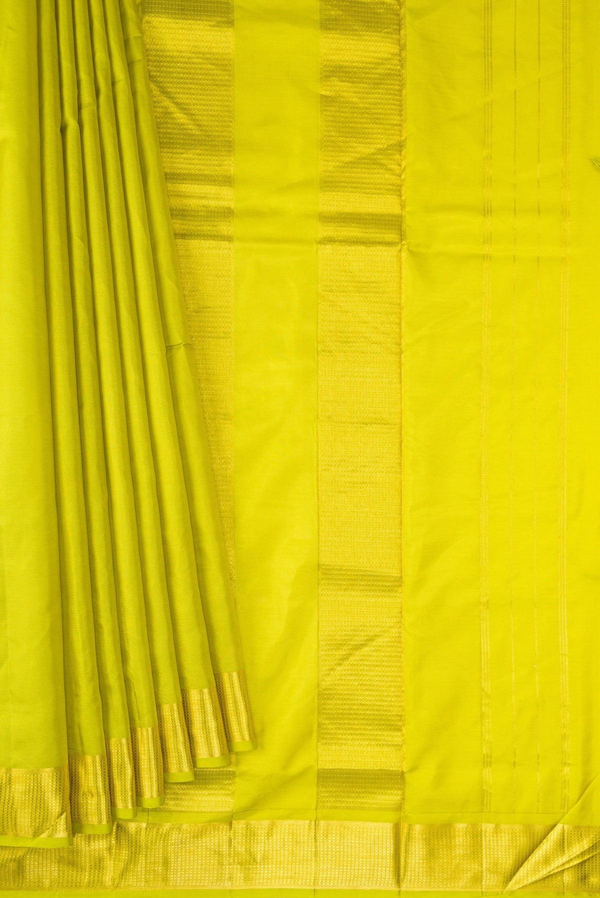 Pleats and pallu of Parrot Green Dual Tone Kanchipuram Silk Nine Yards Saree with Plain Body and Zari Border. 