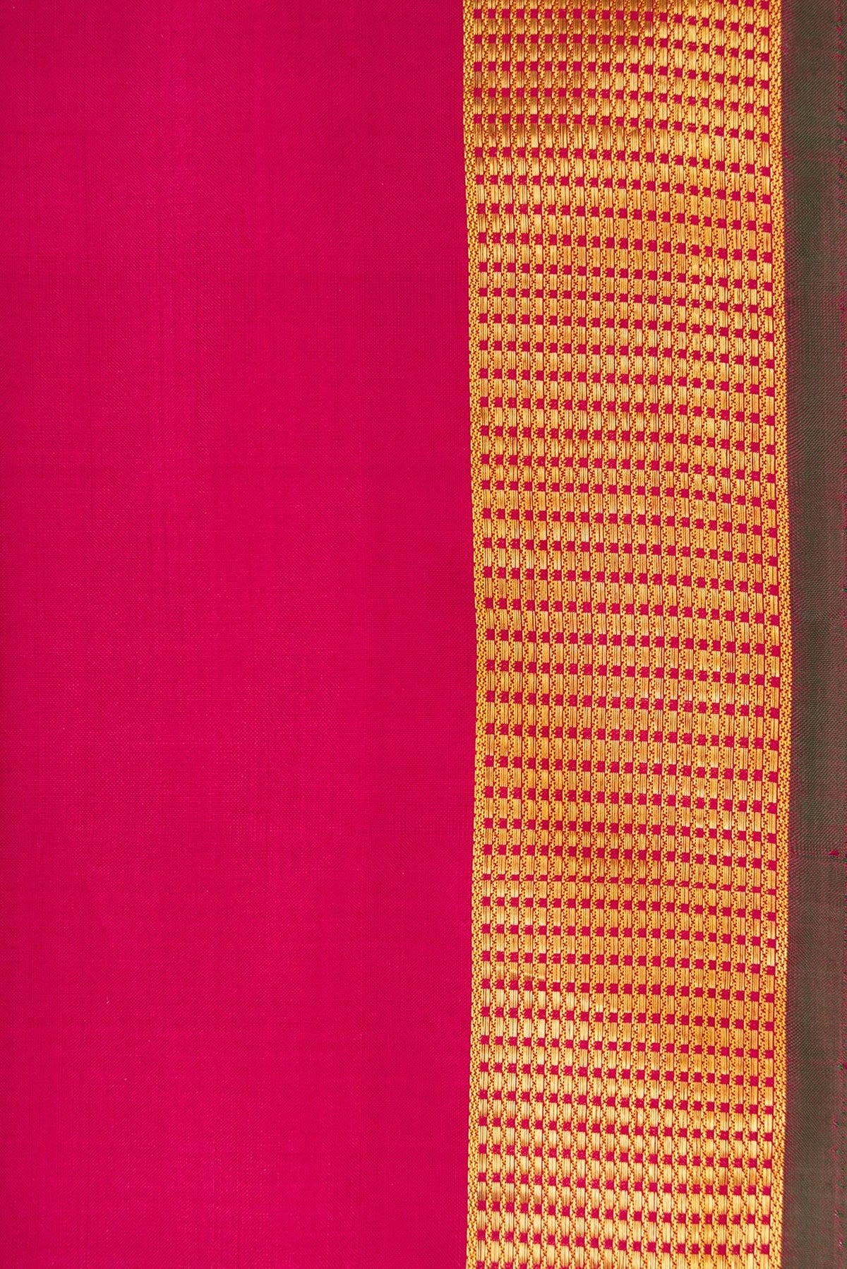 Border image of Maroon Dual Tone Kanchipuram Silk Nine Yards Saree with Plain Body and Zari Border. 