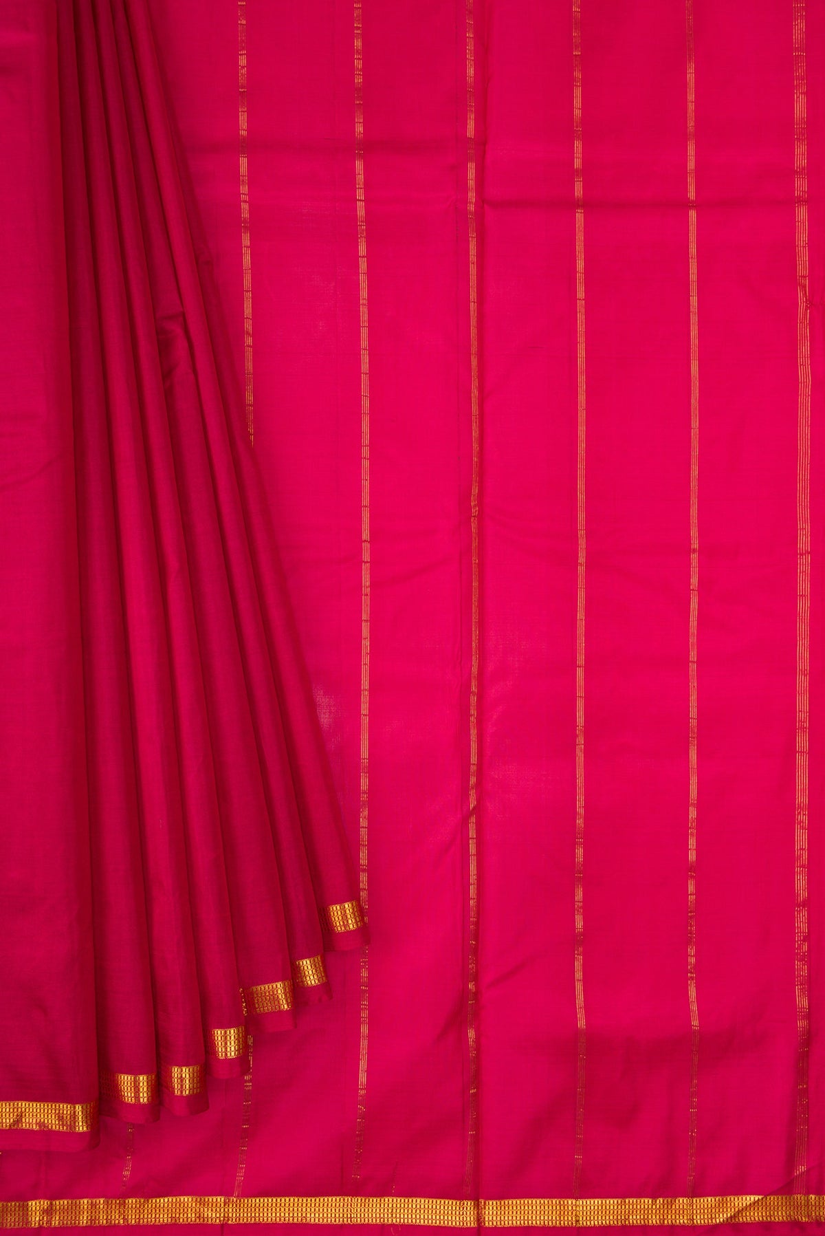 Pleats and pallu of Maroon Dual Tone Kanchipuram Silk Nine Yards Saree with Plain Body and Zari Border. 