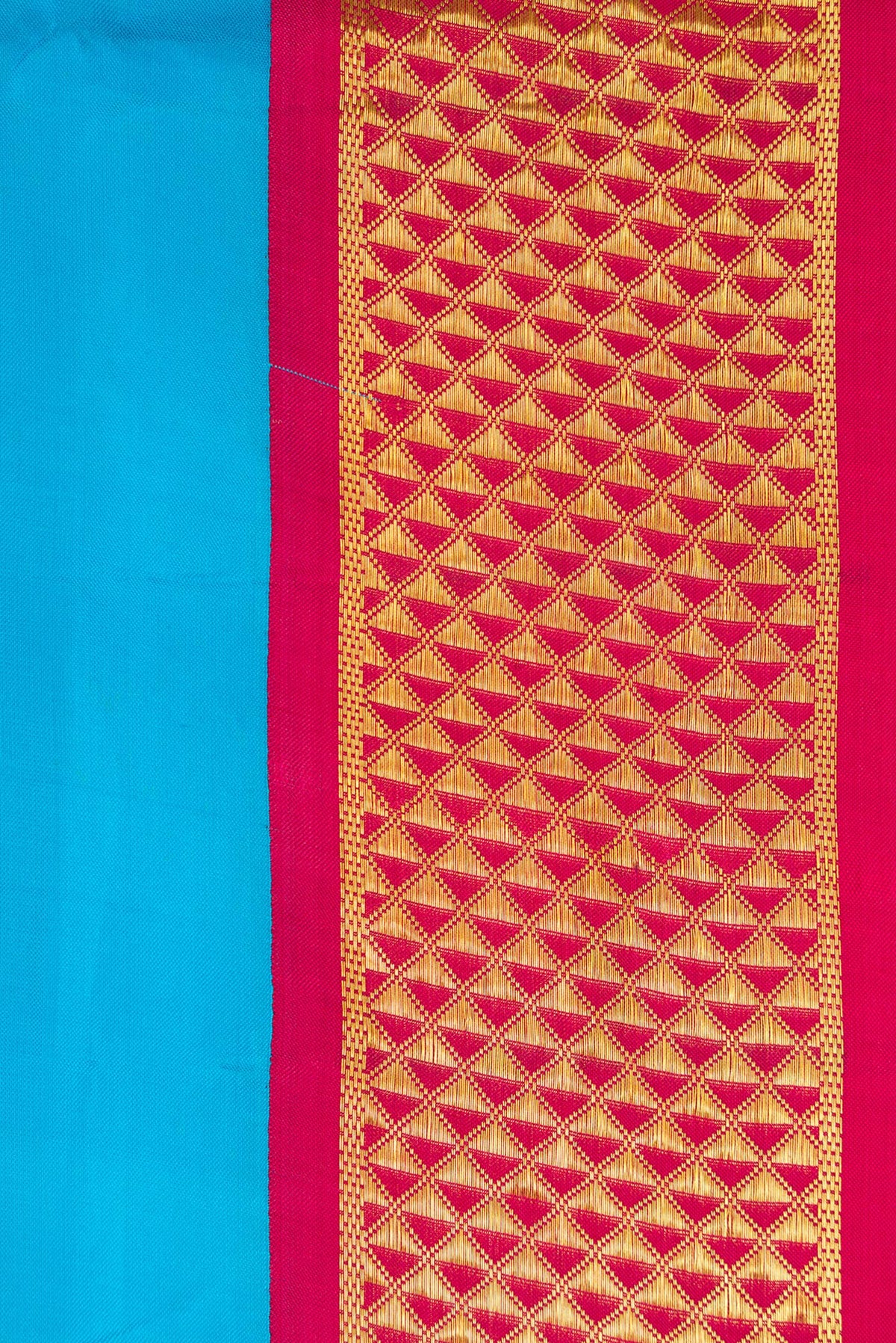Border image of Sky Blue Dual Tone Kanjivaram Silk Nine Yards Saree with Plain Body and Zari Border. 