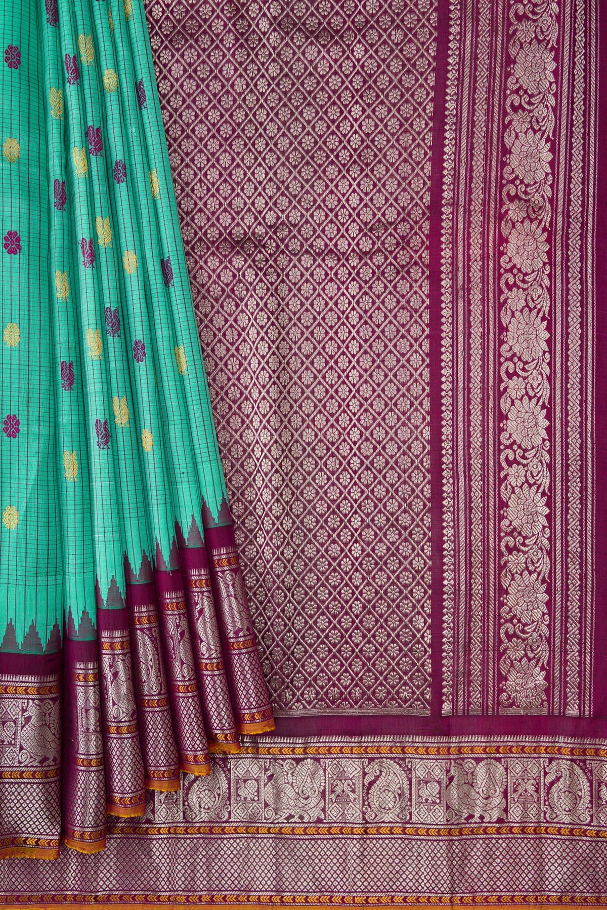 Pleats and pallu of Sea Green Dual Tone Gadwal Silk Saree with Checked design on the body and Zari Border. 
