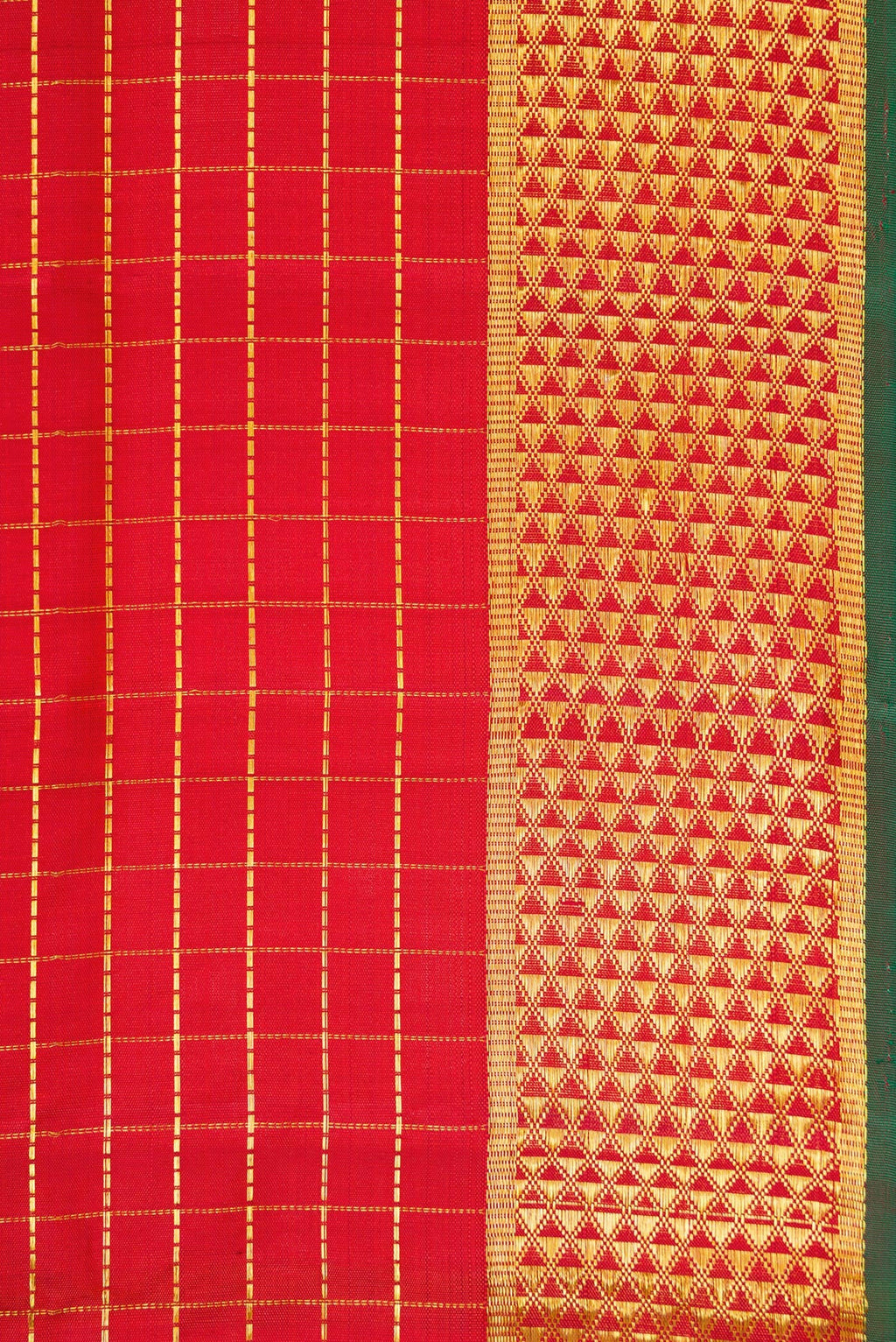 Border image of Red Dual Tone Kanchipuram Silk Nine Yards Saree with Checked design on the body and Zari Border. 