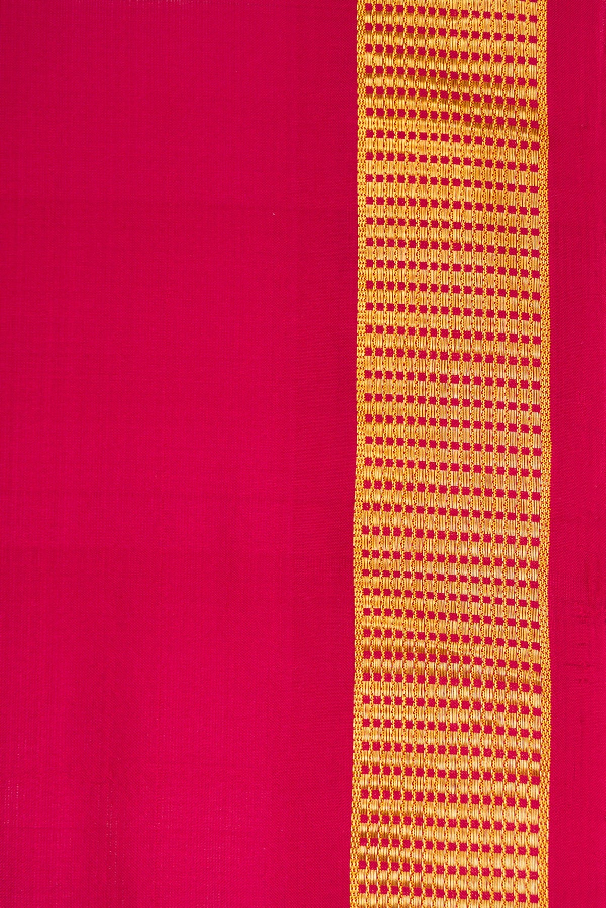 Border image of Magenta Dual Tone Kanjivaram Silk Nine Yards Saree with Plain Body and Zari Border. 