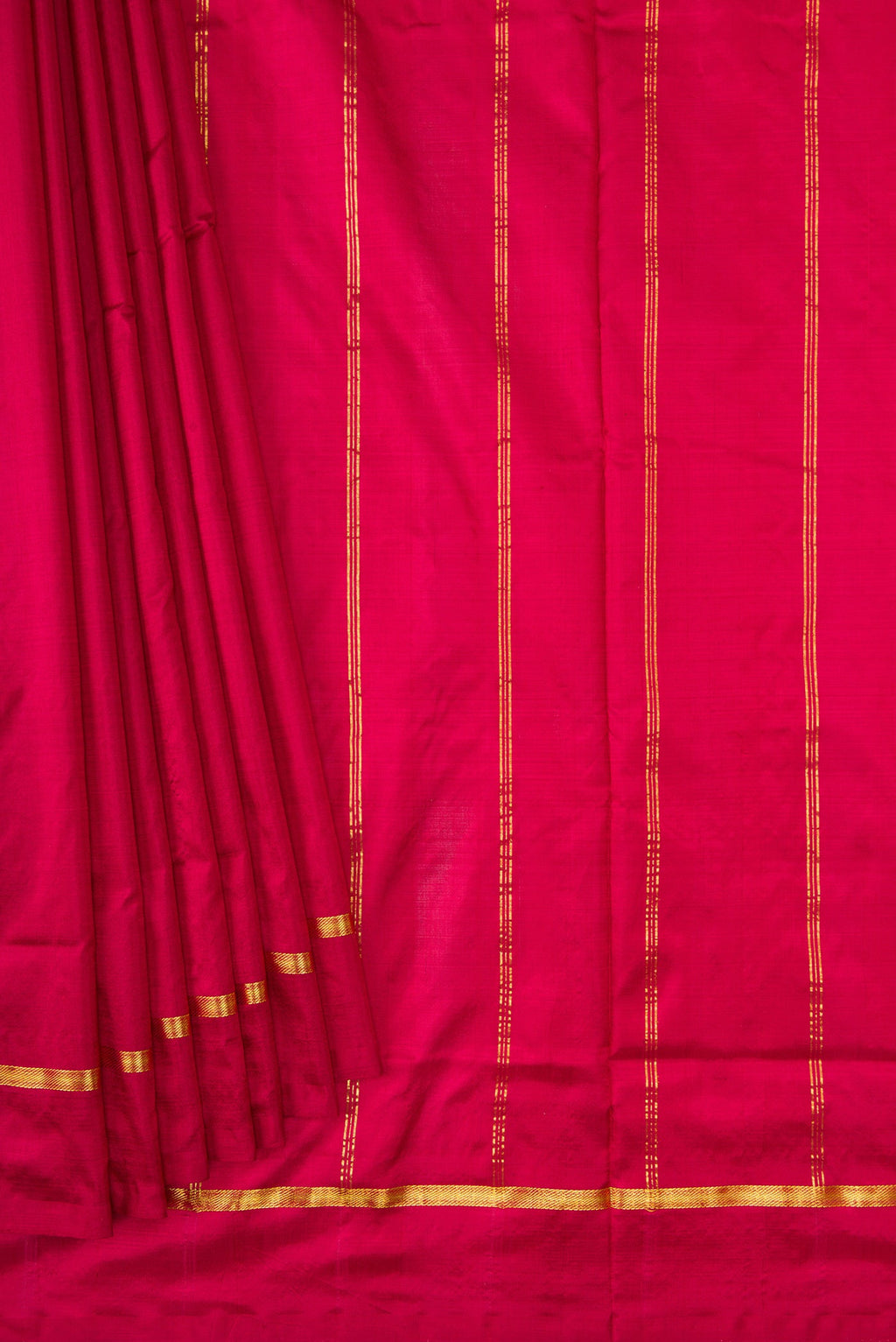 Pleats and pallu of Maroon Dual Tone Kanchipuram Silk Nine Yards Saree with Plain Body and Zari Border. 