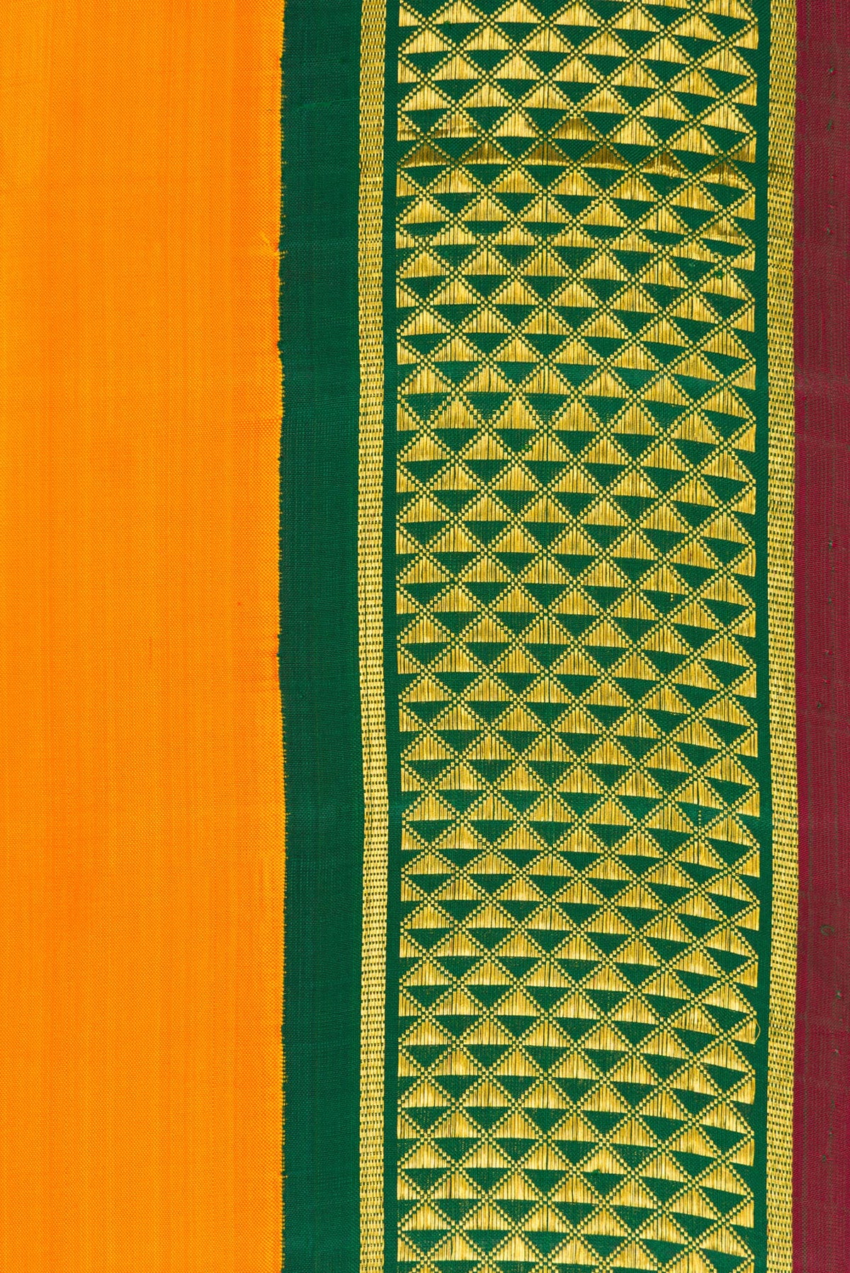 Border image of Pure Silk Pure Zari Yellow Dual Tone Kanchipuram Nine Yards Saree with Plain Body and Zari Border. 