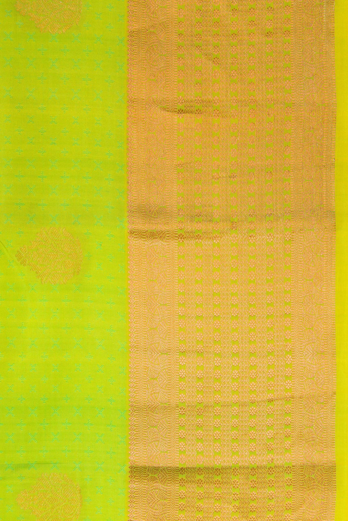 Border image of Parrot Green Dual Tone Kanchipuram Silk Saree with Jacquard With Zari Butta on the body and Zari Border. 