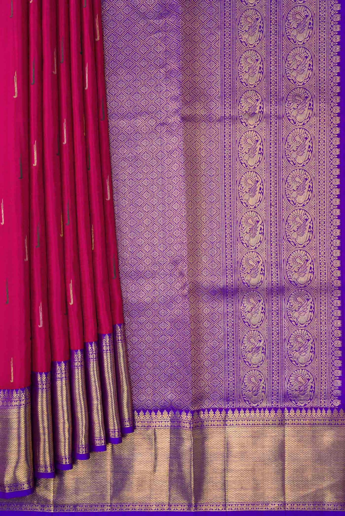 Pleats and pallu of Magenta Dual Tone Kanchipuram Silk Saree with Zari And Thread Butta on the body and Zari Border. 
