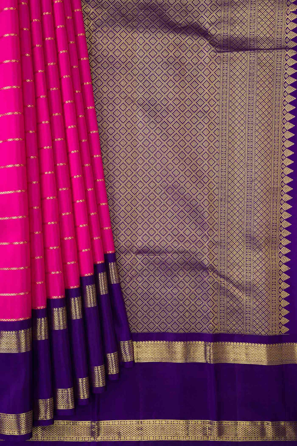 Pleats and pallu of Pink Dual Tone Kanchipuram Silk Saree with Veldhari on the body and Zari Border