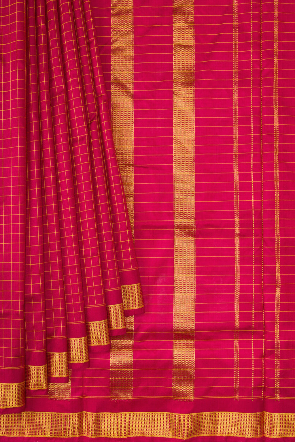 Pleats and pallu of Maroon Dual Tone Kanjivaram Silk Nine Yards Saree with Checked design on the body and Zari Border. 