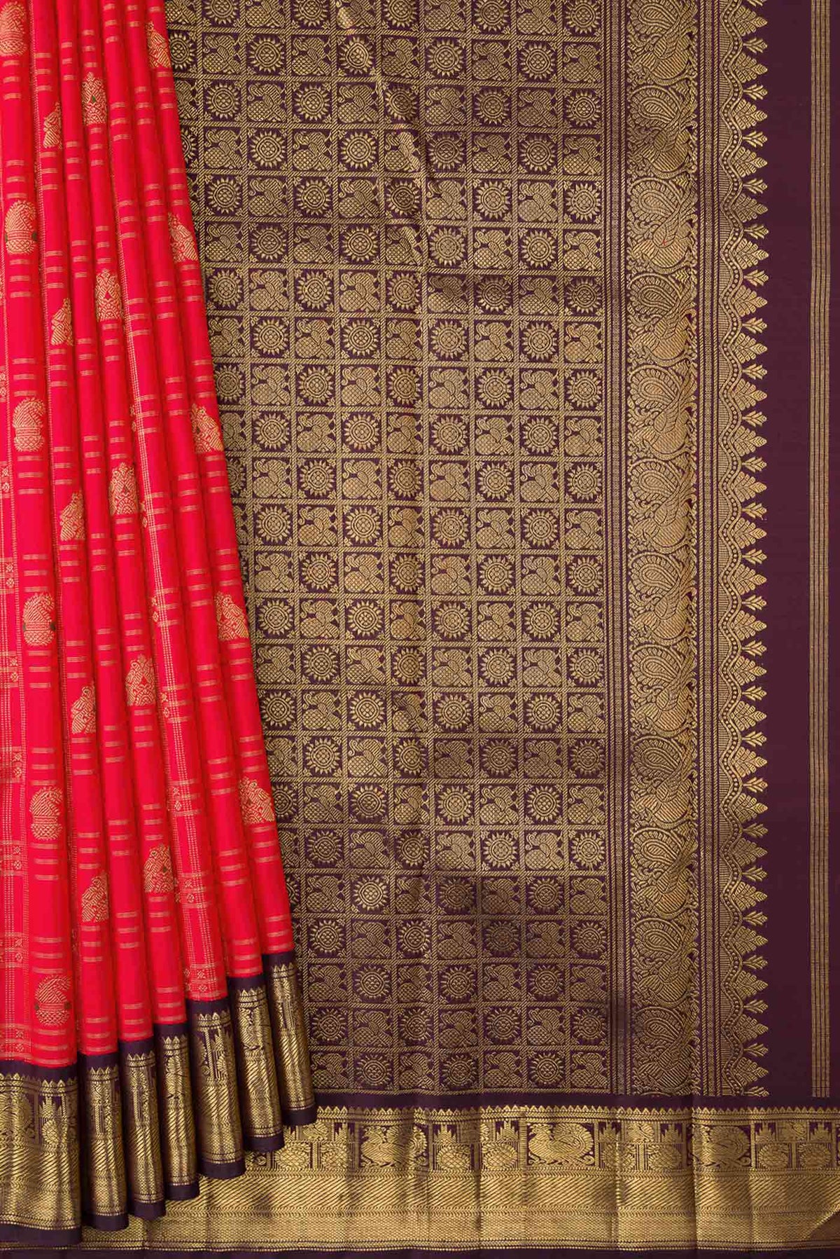 Pleats and pallu of Red Dual Tone Kanchipuram Silk Saree with Checked design on the body and Zari Border