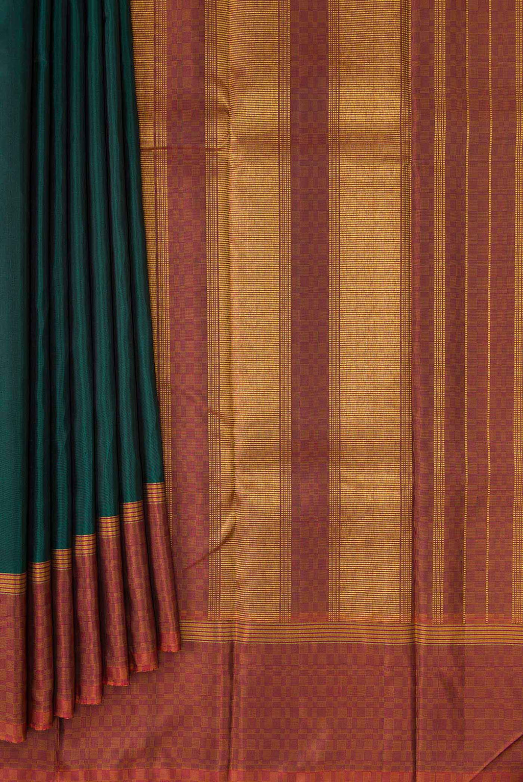 Pleats and pallu of Bottle Green Dual Tone Kanchipuram Silk Saree with Plain Body and Checks Border. 