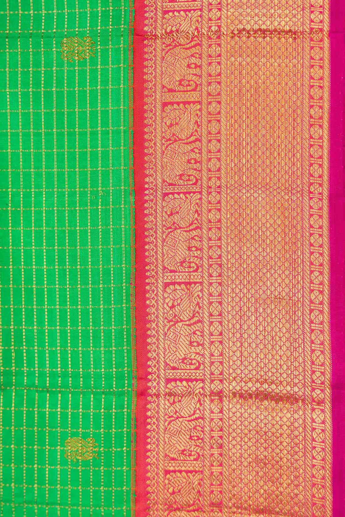 Border image of Parrot Green Dual Tone Kanchipuram Silk Saree with Checked design on the body and Zari Border
