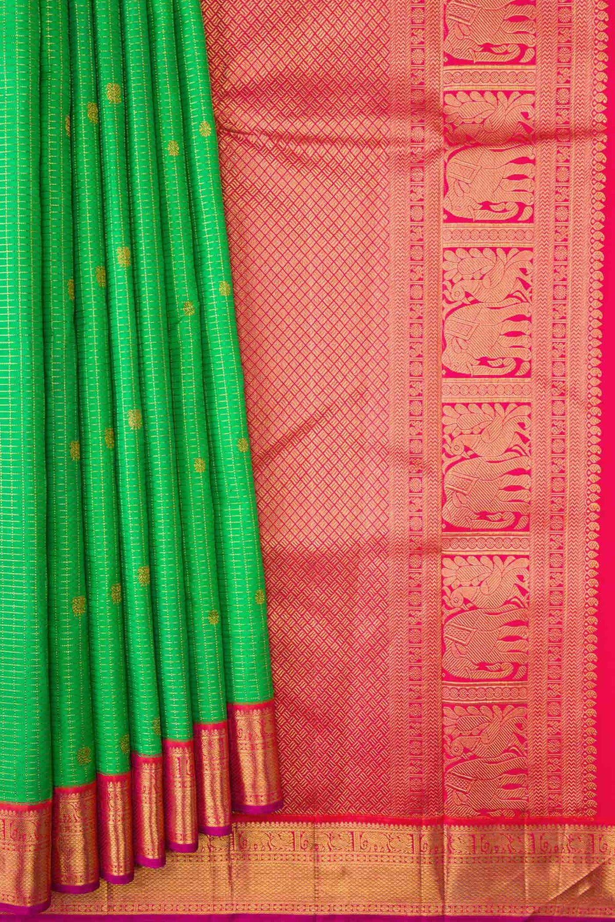 Pleats and pallu of Parrot Green Dual Tone Kanchipuram Silk Saree with Checked design on the body and Zari Border