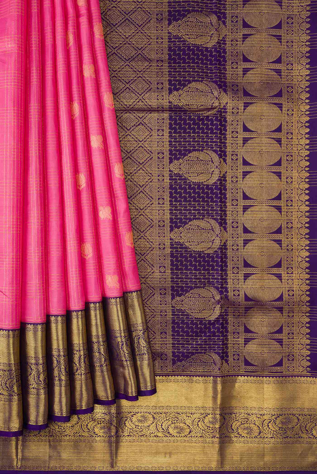 Pleats and pallu of Pink Dual Tone Kanjivaram Silk Saree with Checked design on the body and Zari Border. 