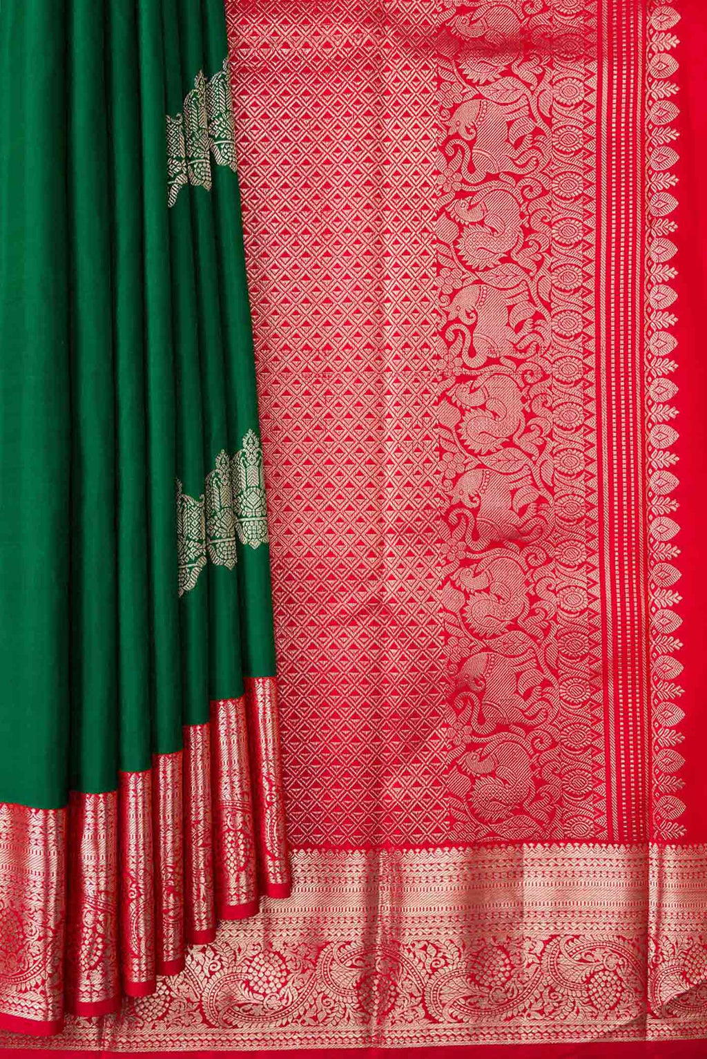 Pleats and pallu of Green Dual Tone Kanchipuram Silk Saree with Zari Butta on the body and Zari Border