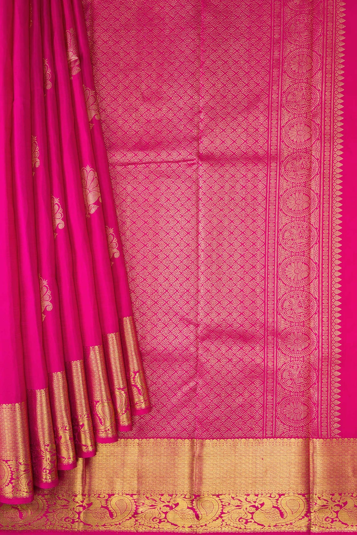 Pleats and pallu of Pink Dual Tone Kanchipuram Silk Saree with Zari Butta on the body and Zari Border. 