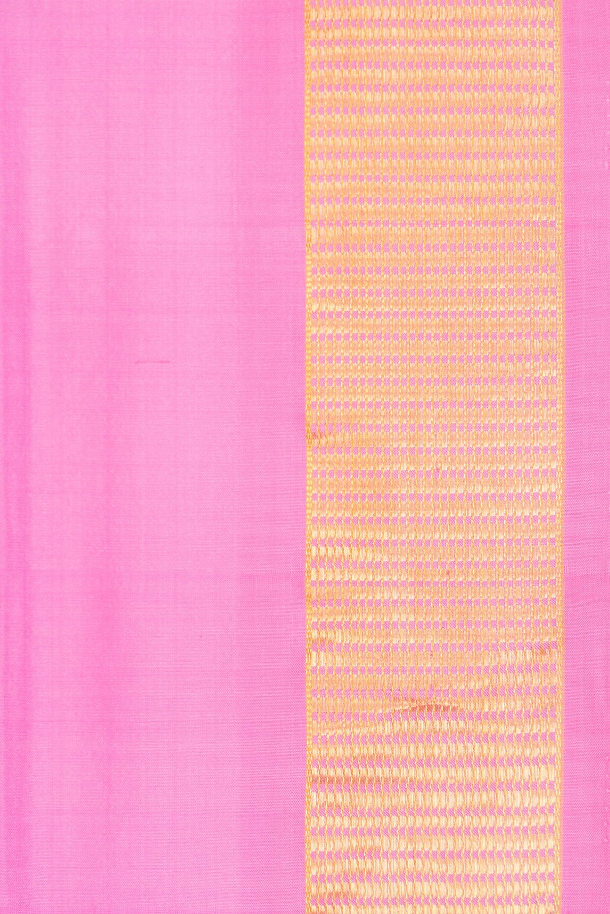 Border image of Pink Dual Tone Kanchipuram Silk Nine Yards Saree with Plain Body and Zari Border. 