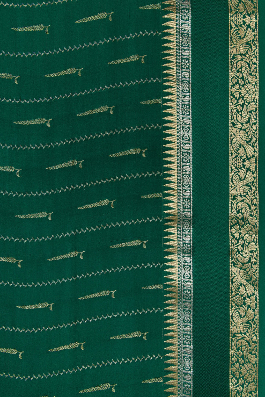 Border image of Bottle Green Dual Tone Mysore Silk Saree with Zari Butta on the body and Zari And Thread Border. 
