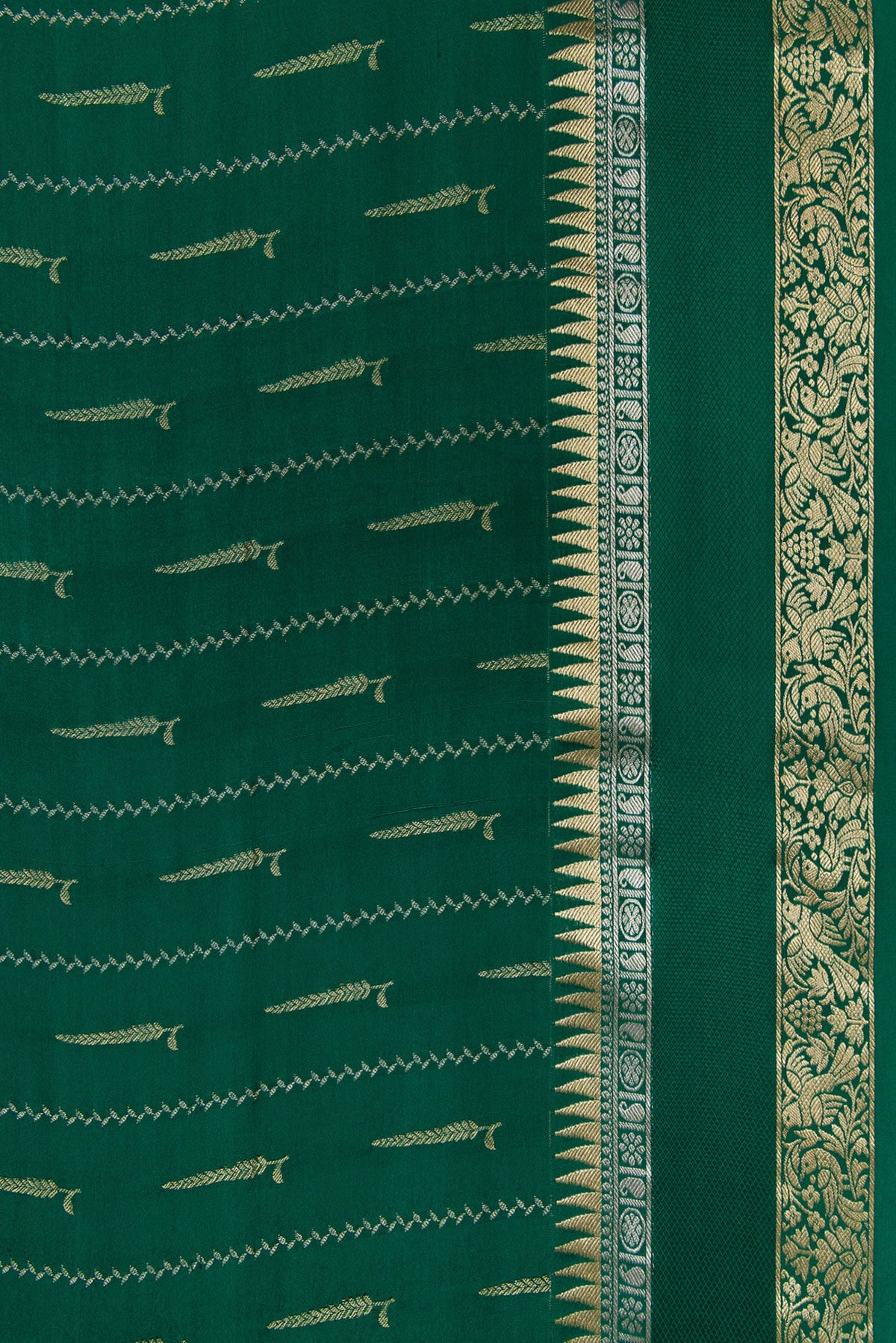 Border image of Bottle Green Dual Tone Mysore Silk Saree with Zari Butta on the body and Zari And Thread Border. 