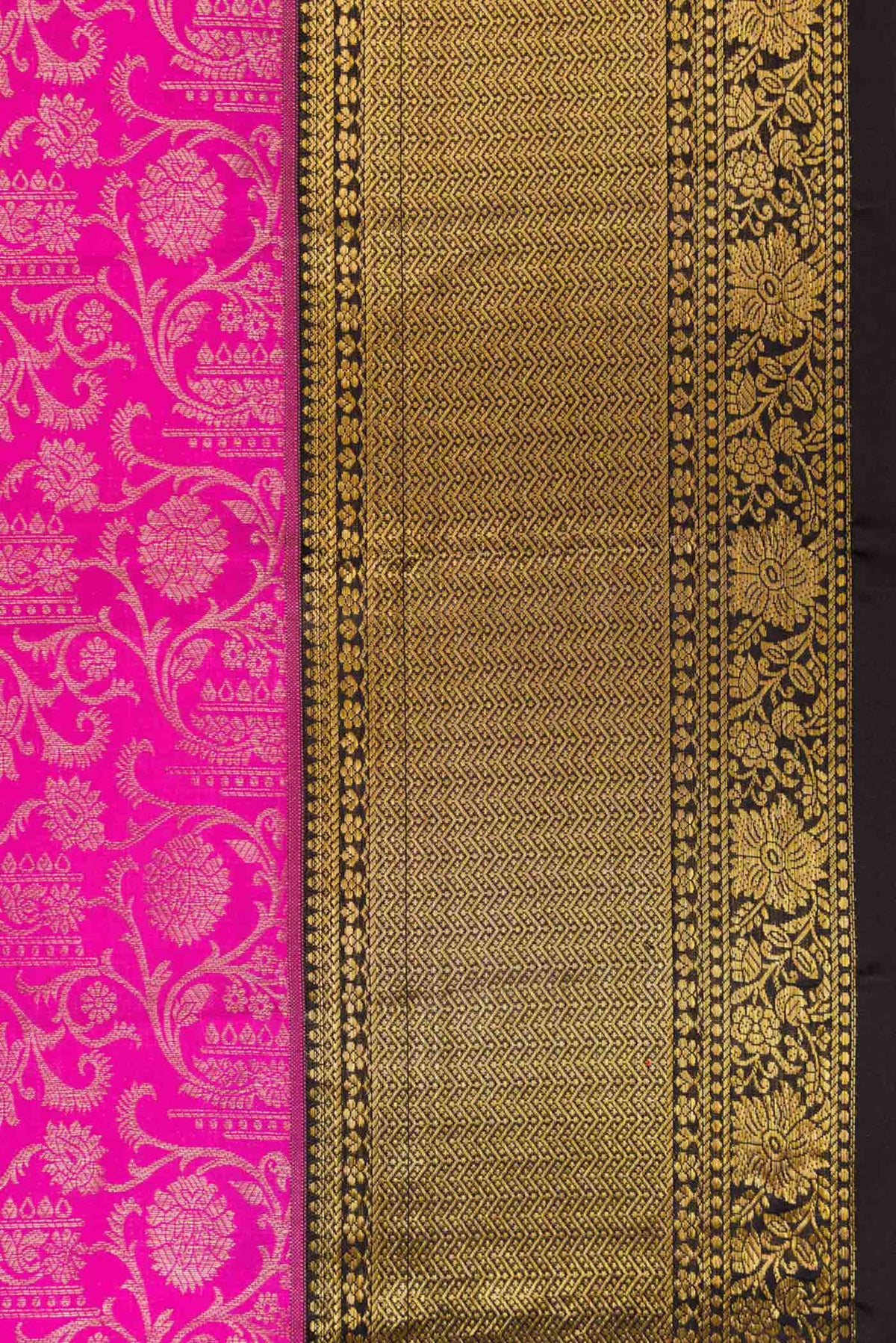 Border image of Pink Dual Tone Kanchipuram Silk Saree with Zari Brocade on the body and Zari Border. 