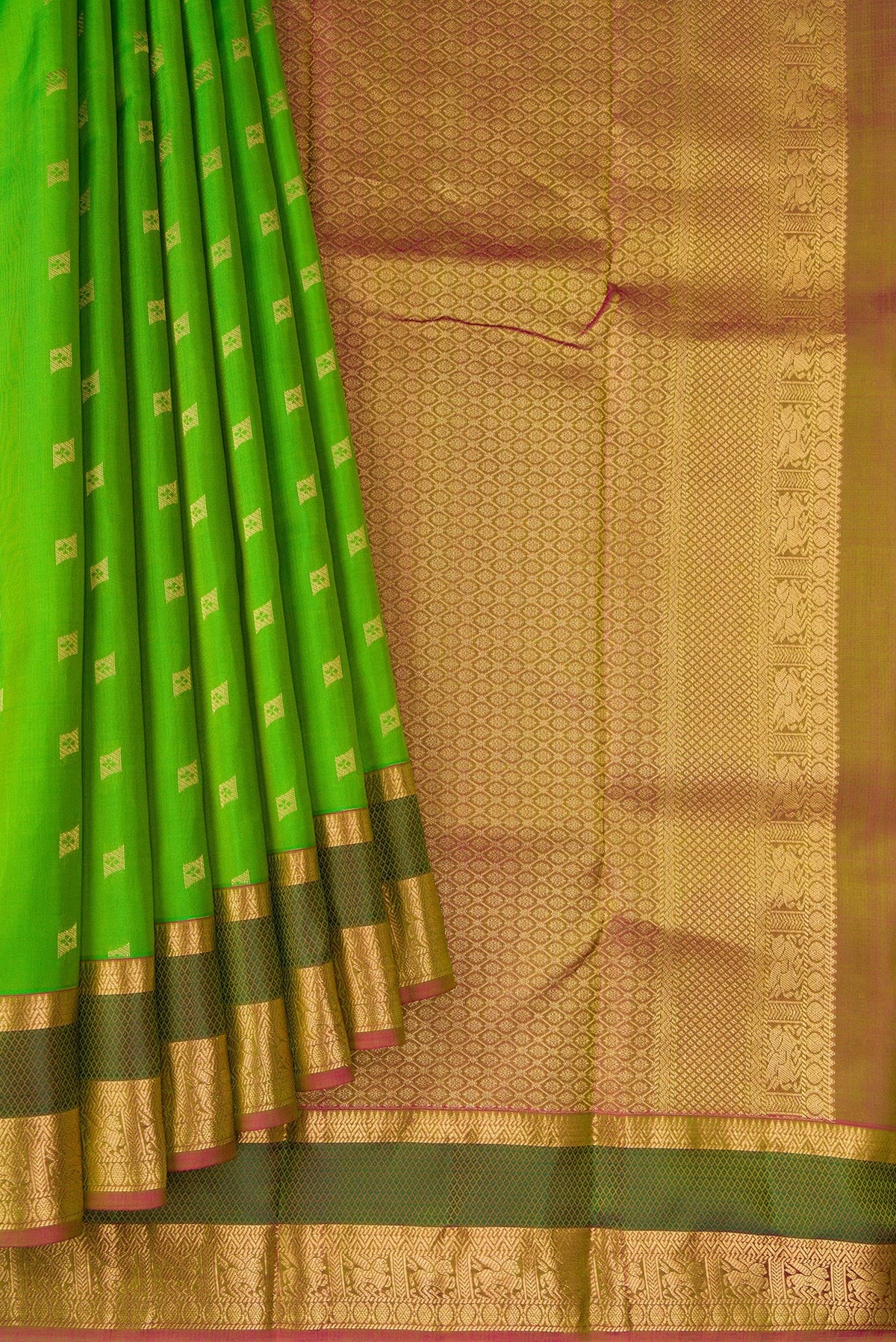 Pleats and pallu of Parrot Green Dual Tone Kanchipuram Silk Saree with Zari Butta on the body and Zari And Thread Border. 