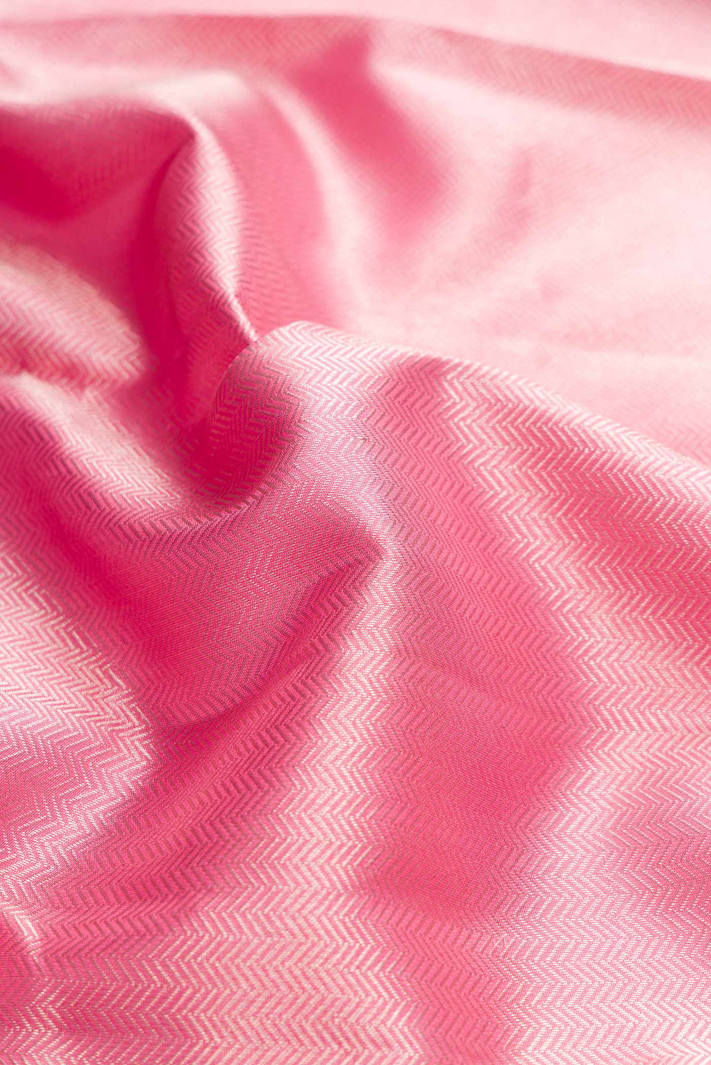Close up of Pink Dual Tone Kanchipuram Silk Saree with Zari Brocade on the body and Without Border displaying folds