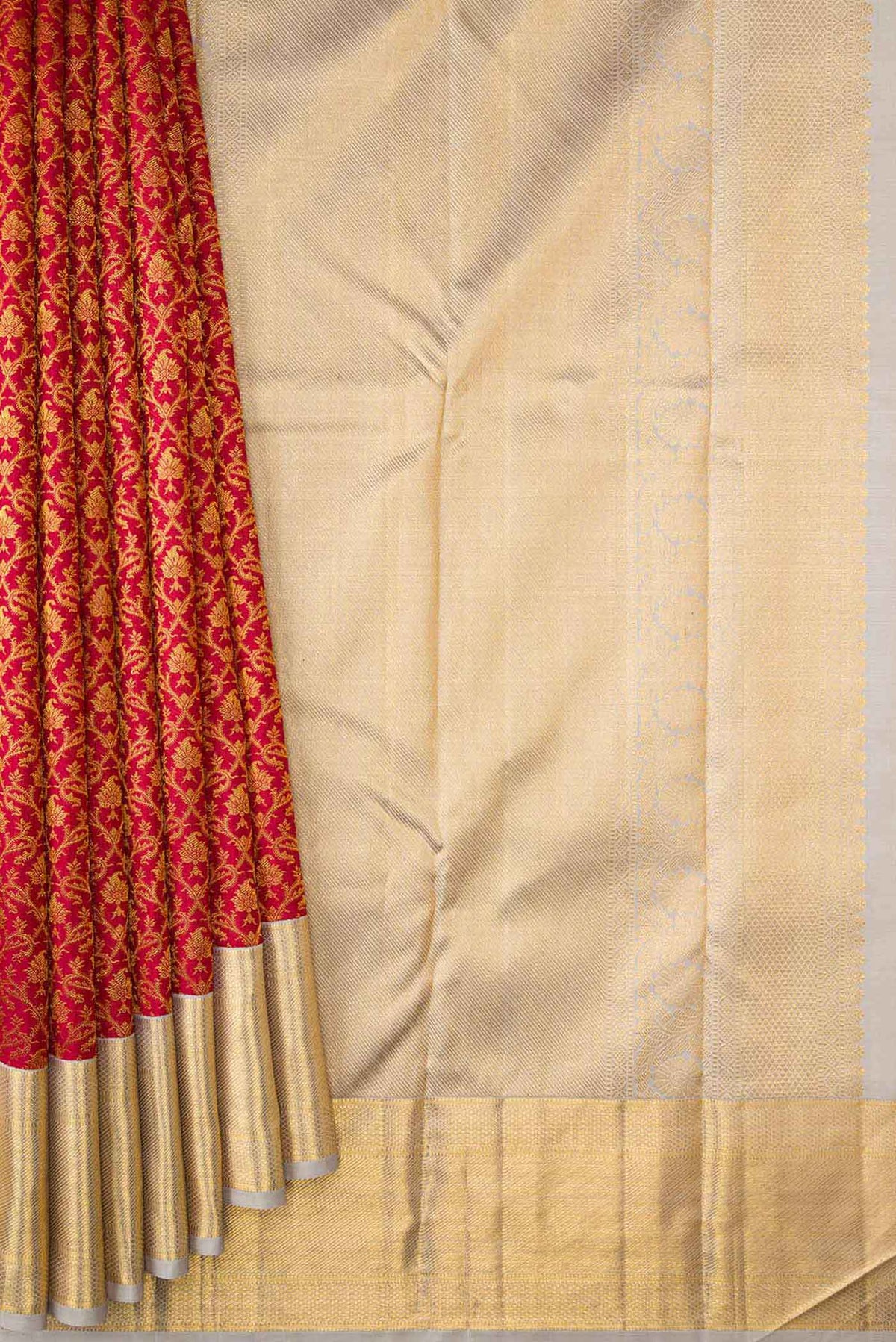 Pleats and pallu of Maroon Dual Tone Kanchipuram Saree with Zari Brocade on the body and Zari Border